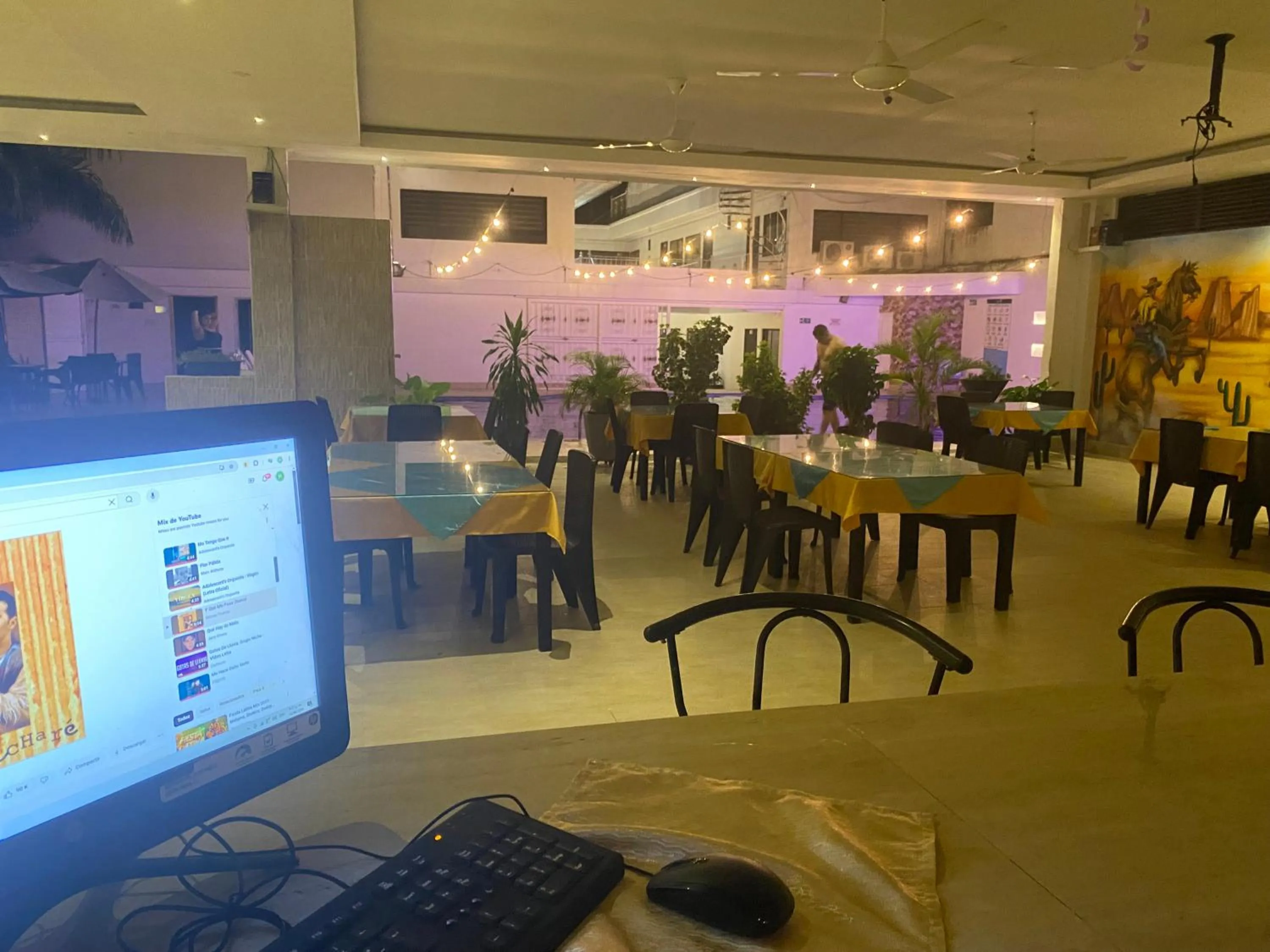 Restaurant/places to eat in Hotel deluxe oasis de la colina boutique