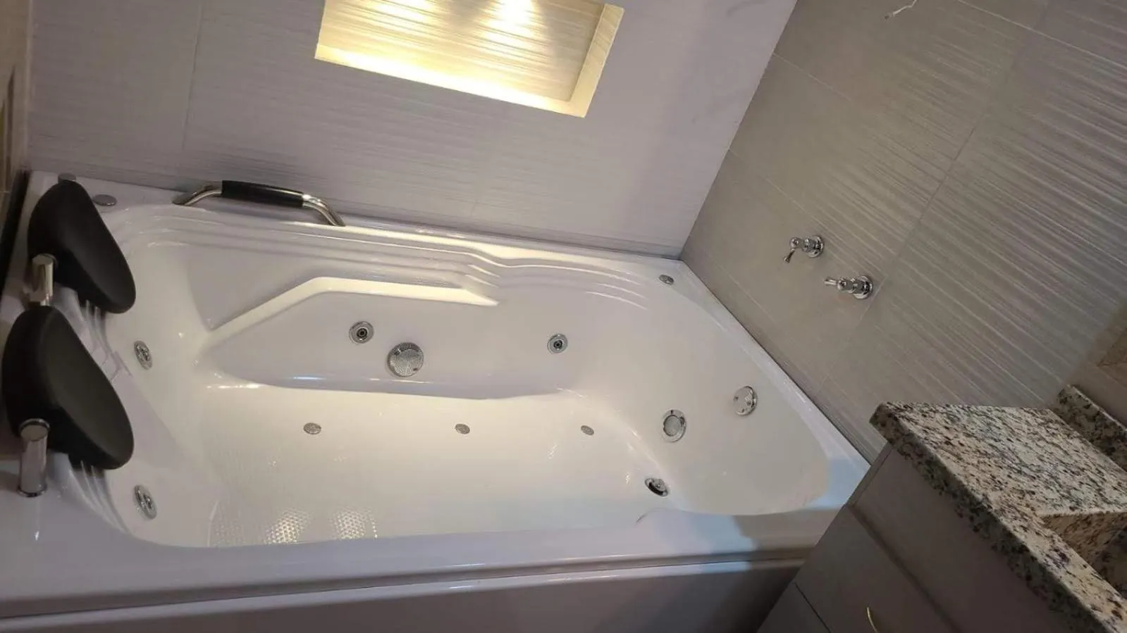 Hot Tub in Hotel deluxe oasis de la colina boutique