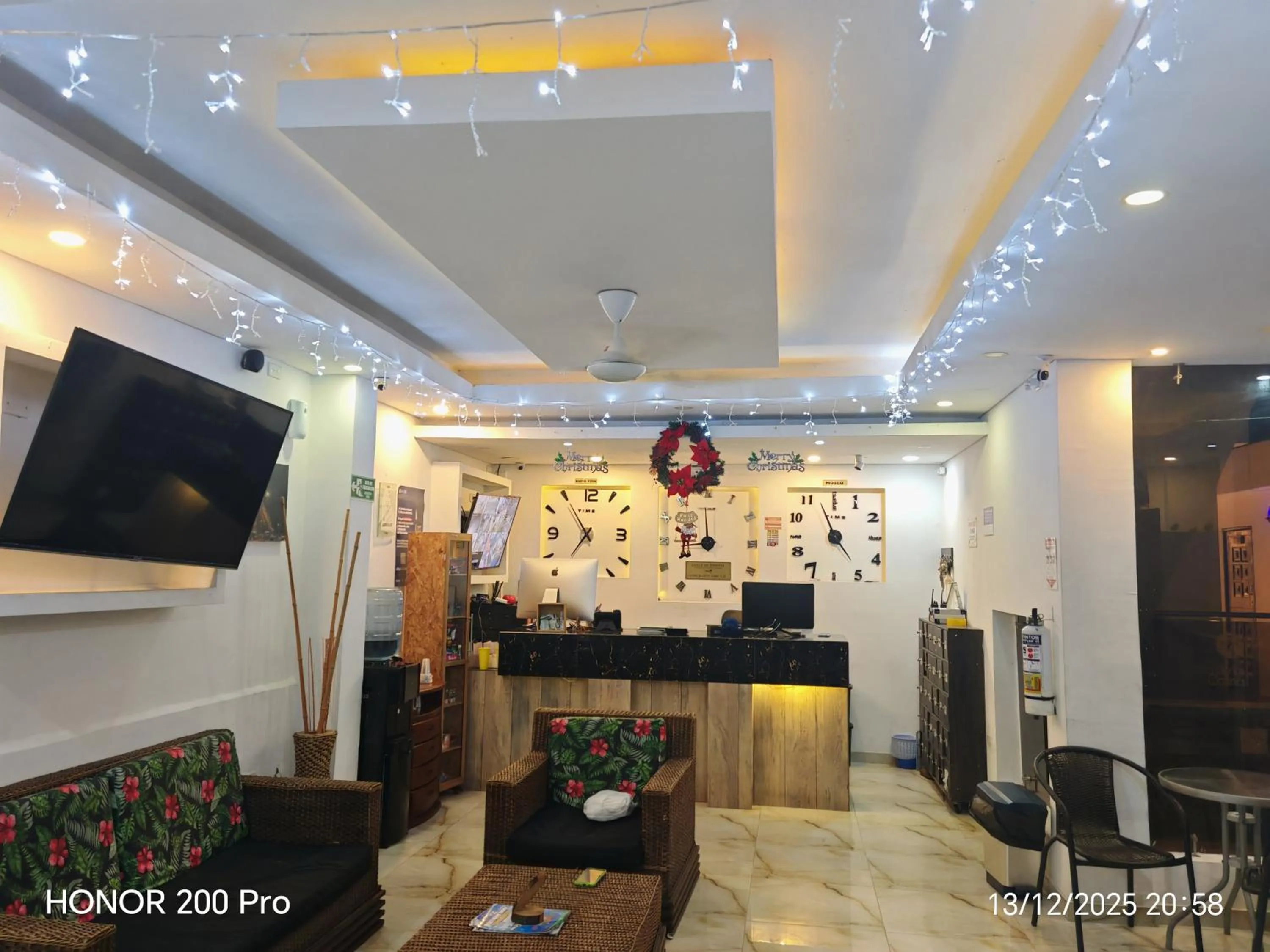 Communal lounge/ TV room in Hotel deluxe oasis de la colina boutique