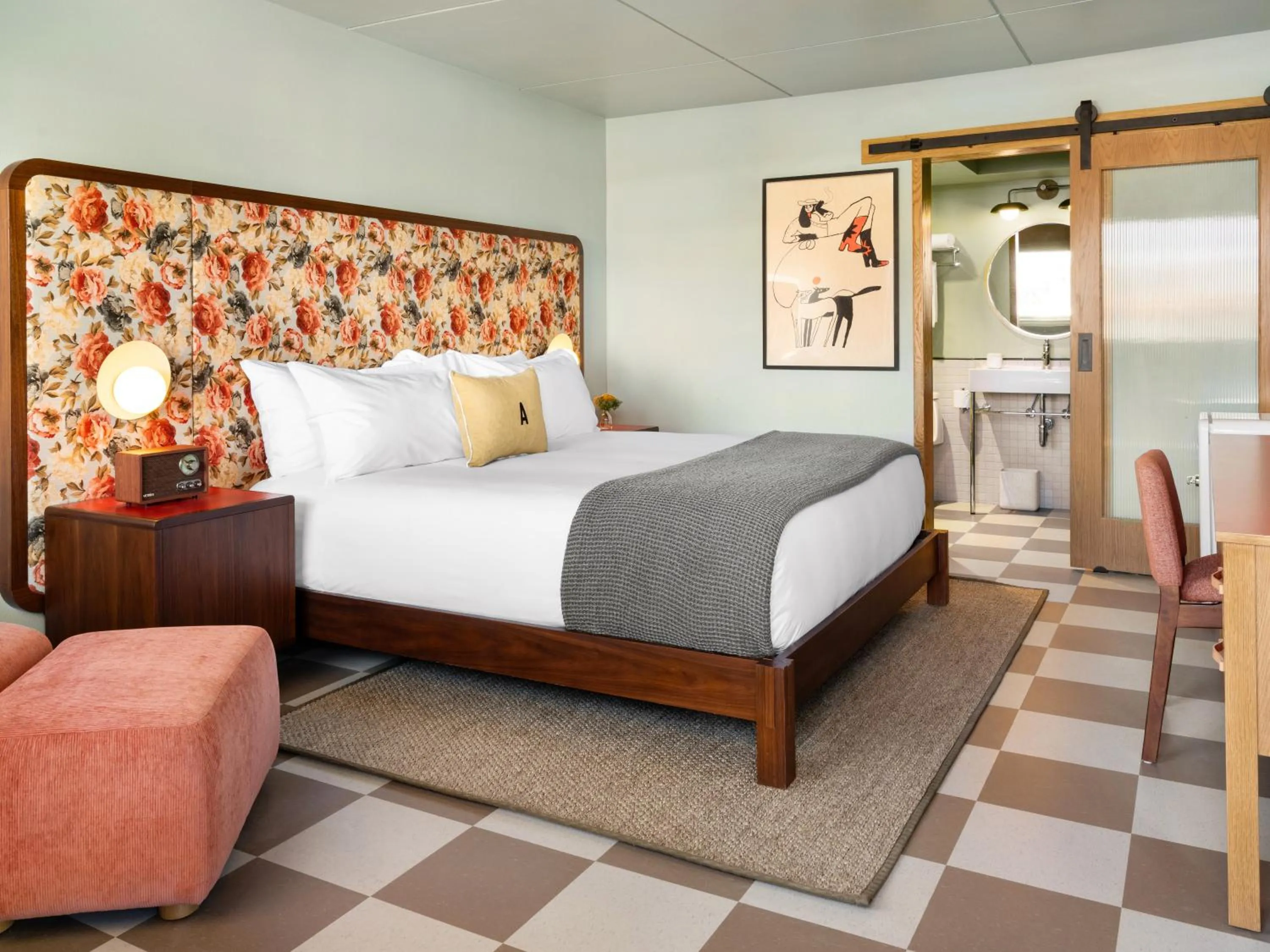 Photo of the whole room, Bed in ARRIVE Albuquerque