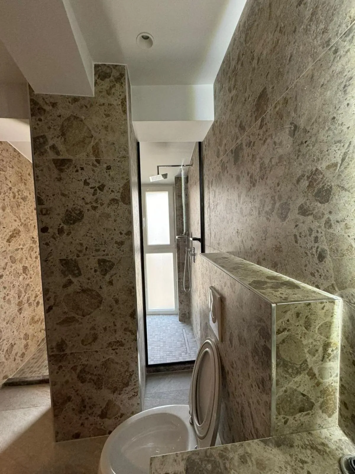 Shower in Hotel Consul