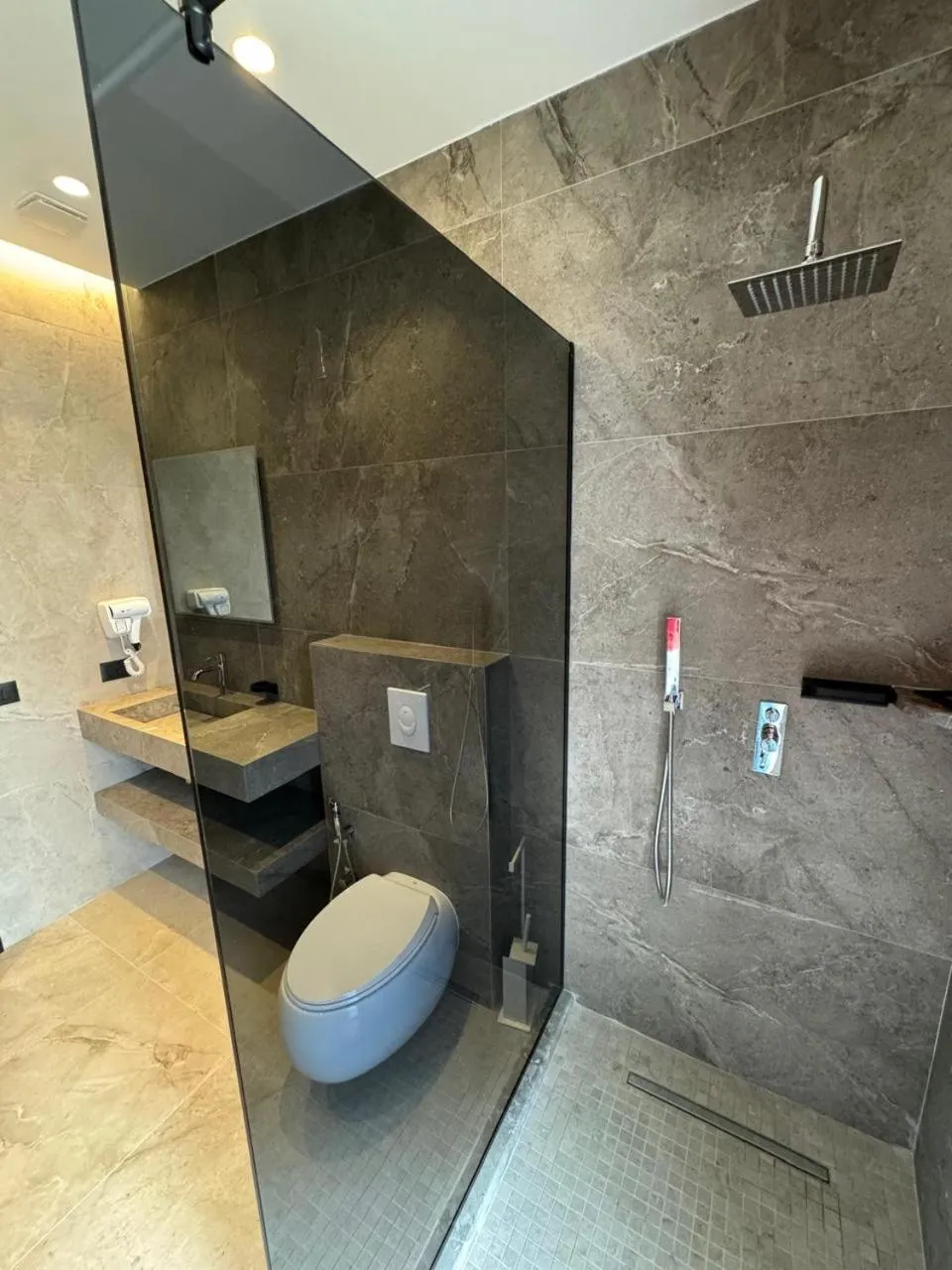 Shower in Hotel Consul