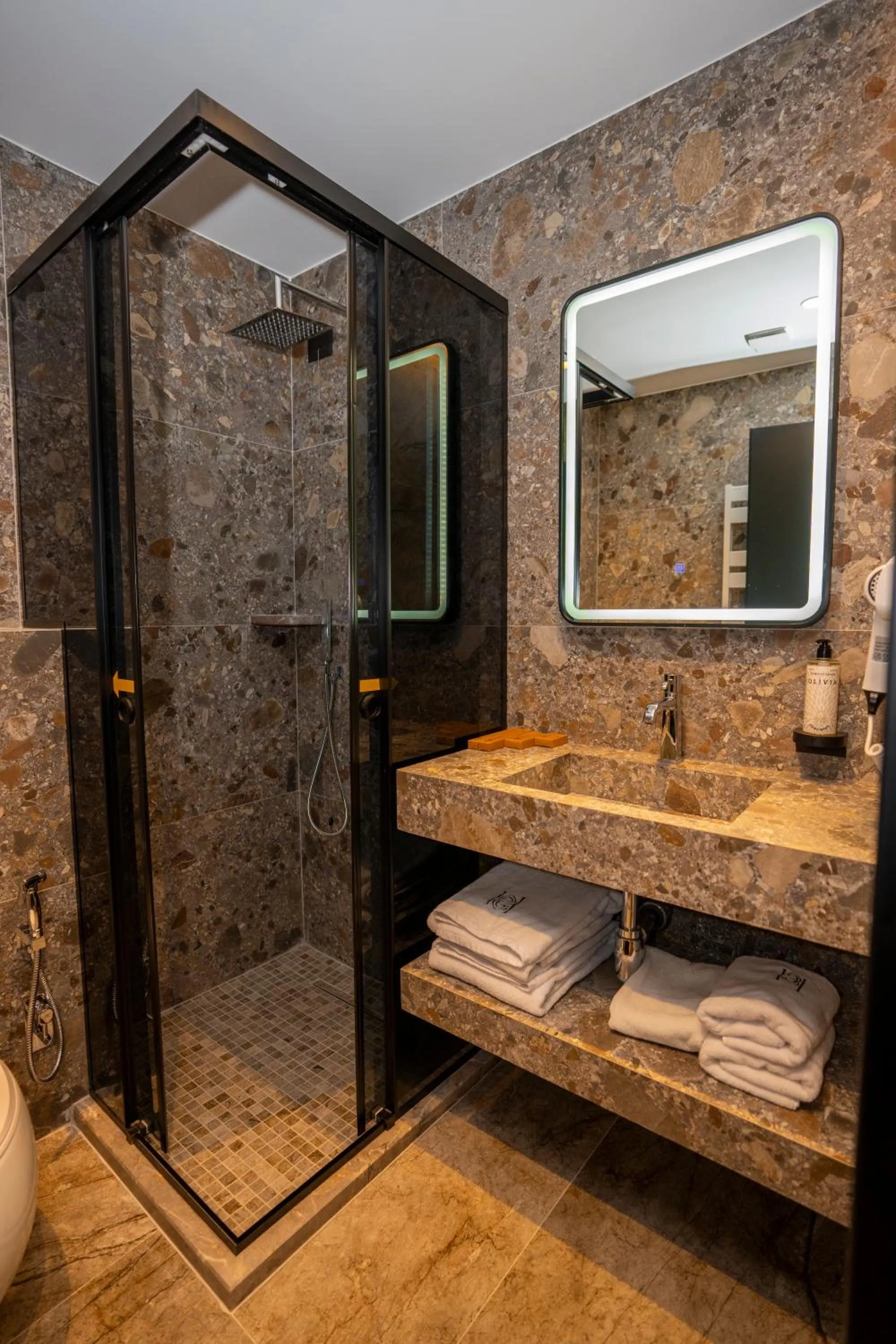 Bathroom in Hotel Consul