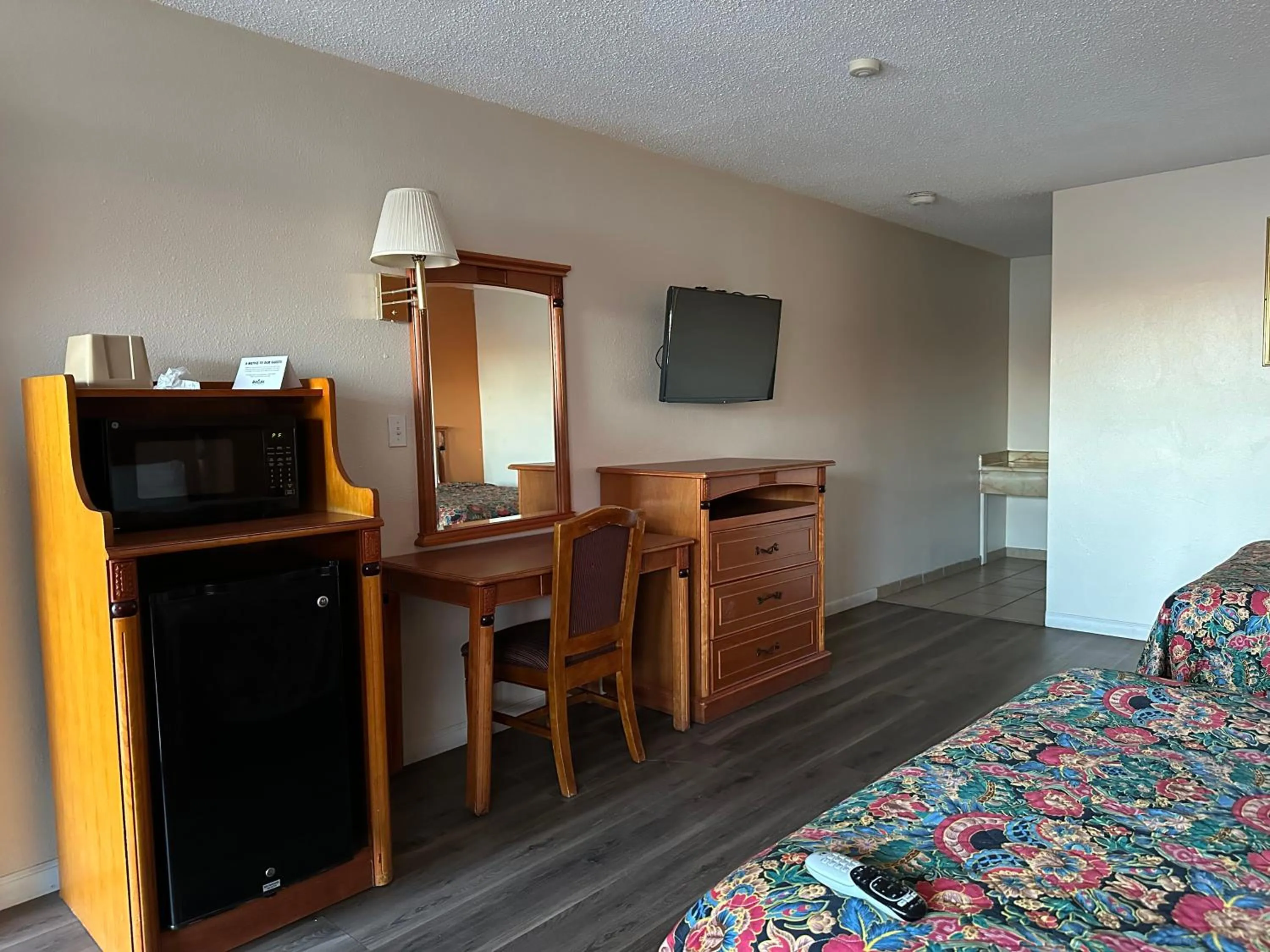 Bed in Regal Inn Las Vegas New Mexico