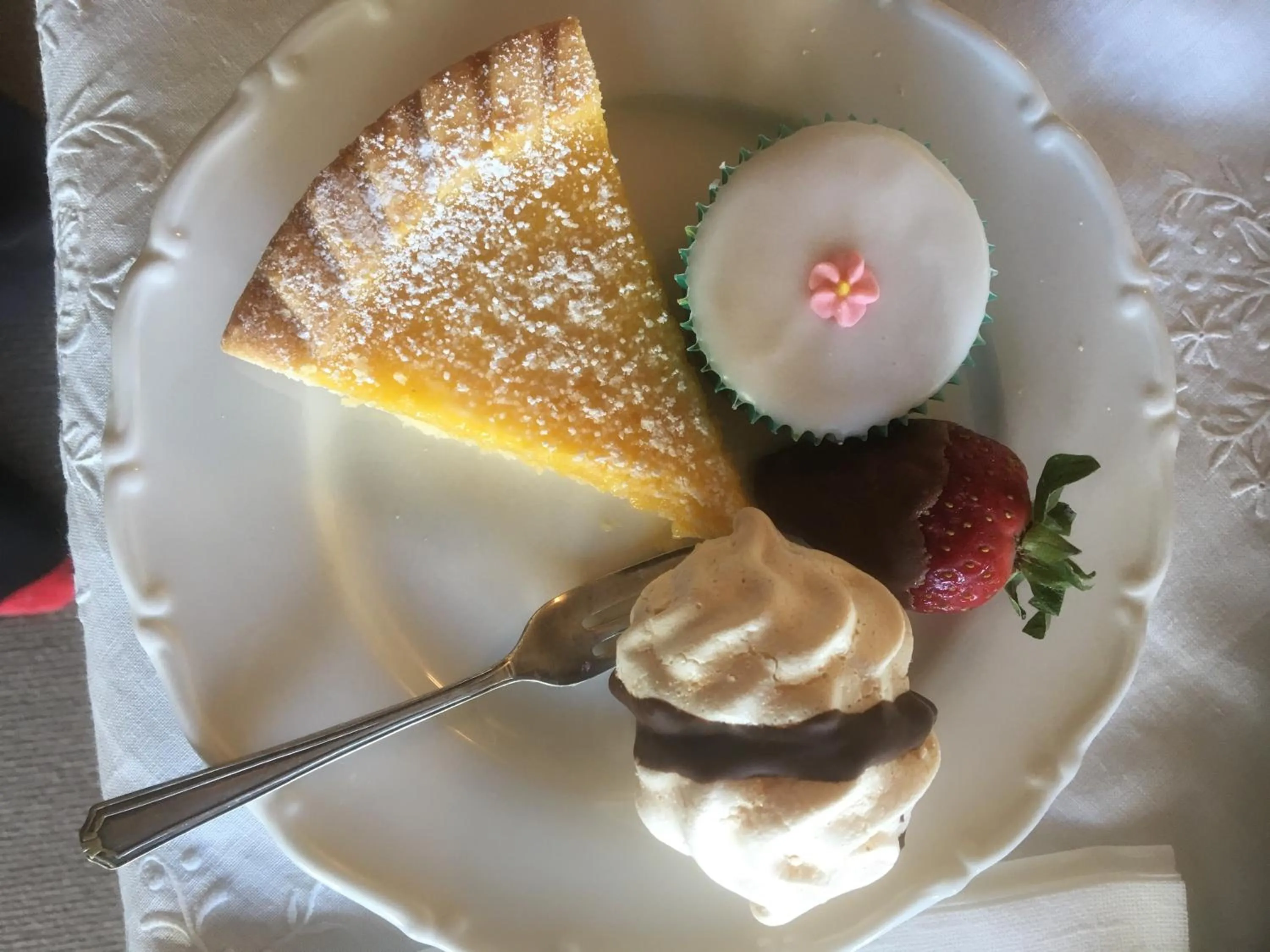 Restaurant/places to eat in House on the Hill Bed and Breakfast