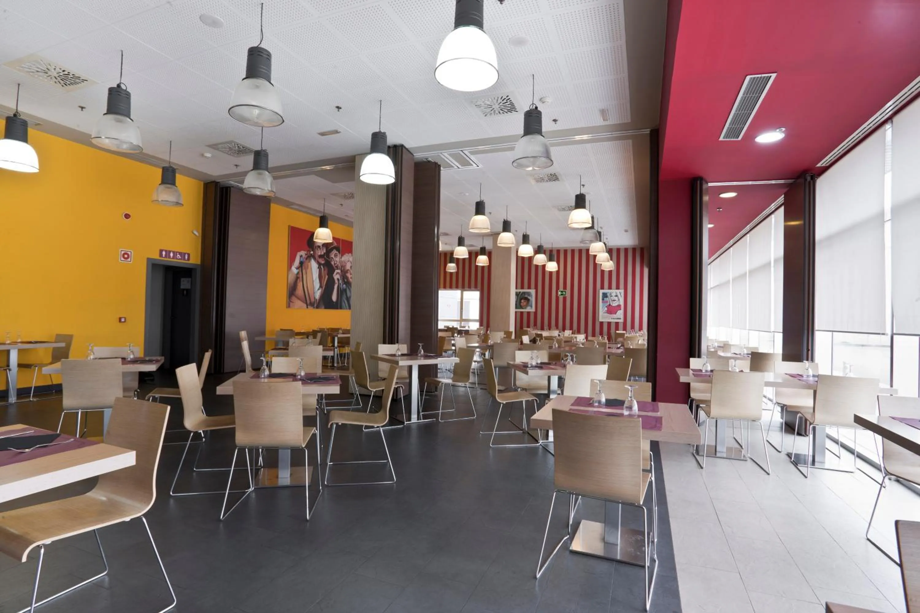 Restaurant/places to eat in Sercotel Plaza Feria