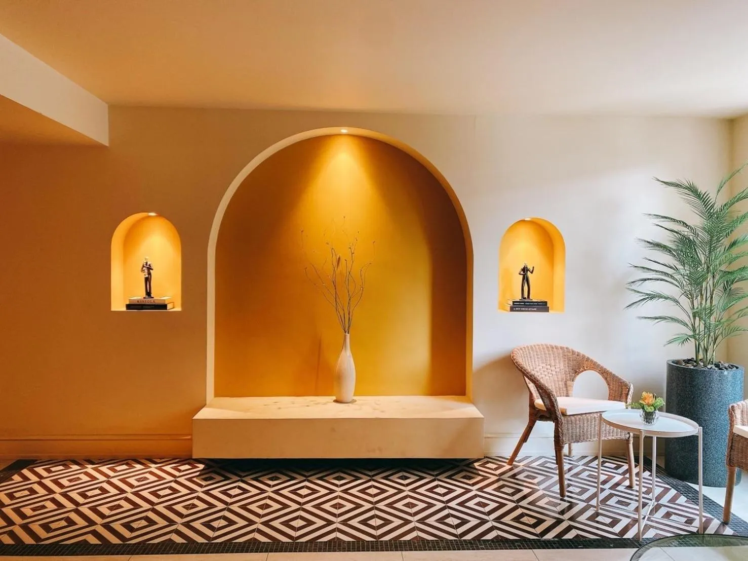 Seating area, Bed in Kastel Bangkok Hotel