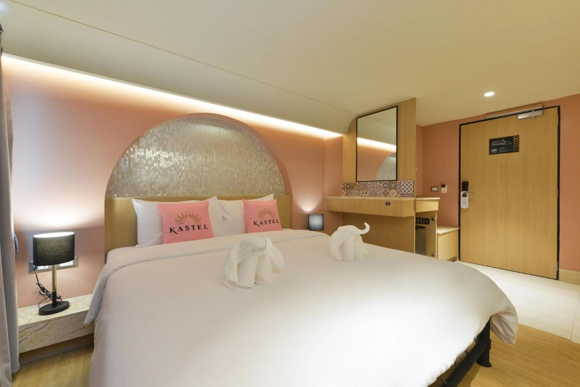 Bedroom, Bed in Kastel Bangkok Hotel