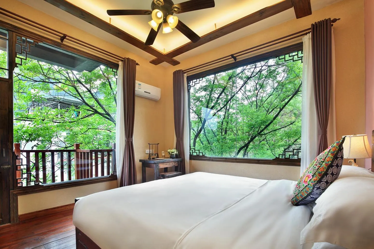 Bed in Yangshuo Mountain Nest Boutique Hotel