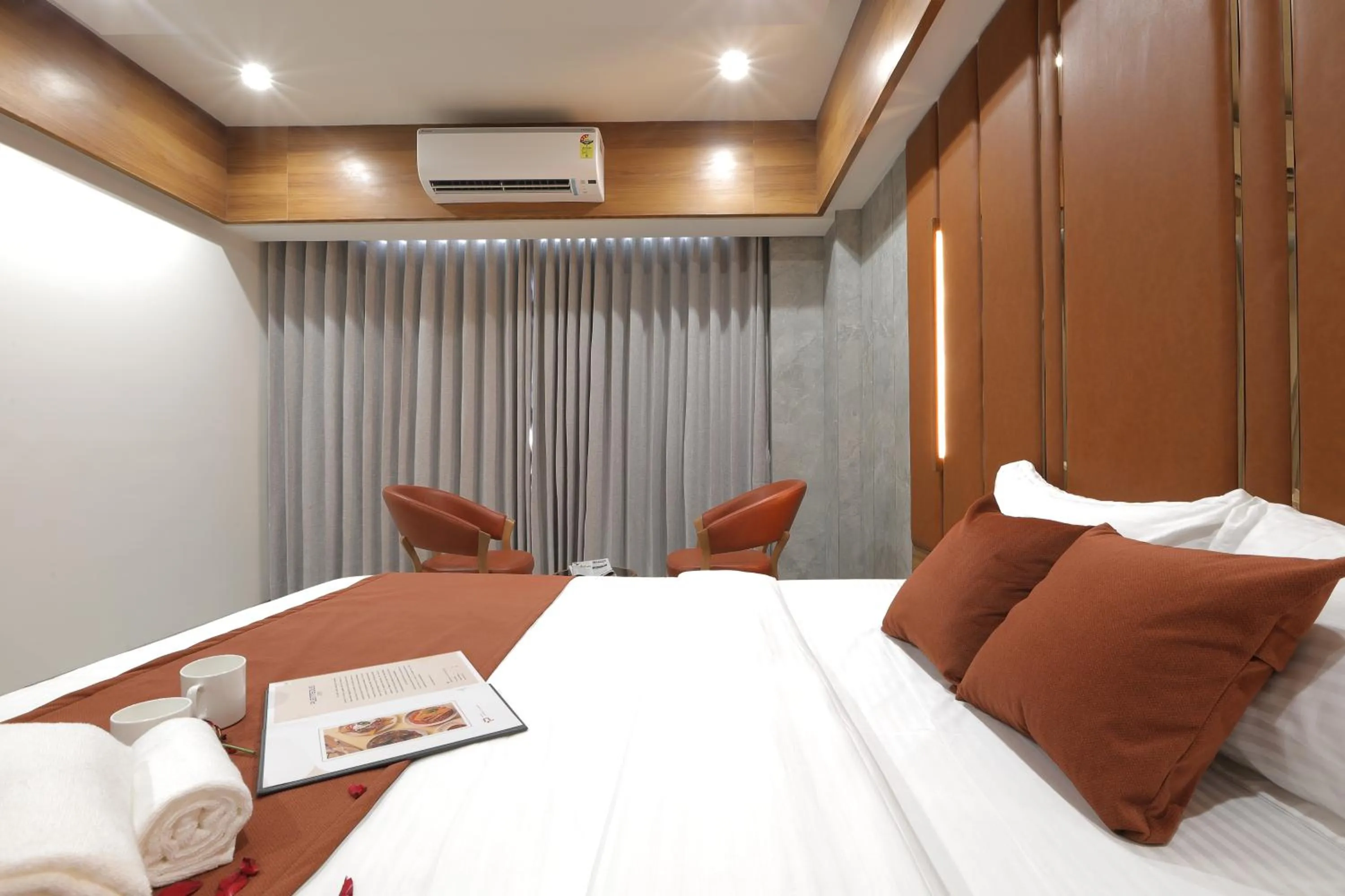 Bedroom, Bed in Plenteous Inn