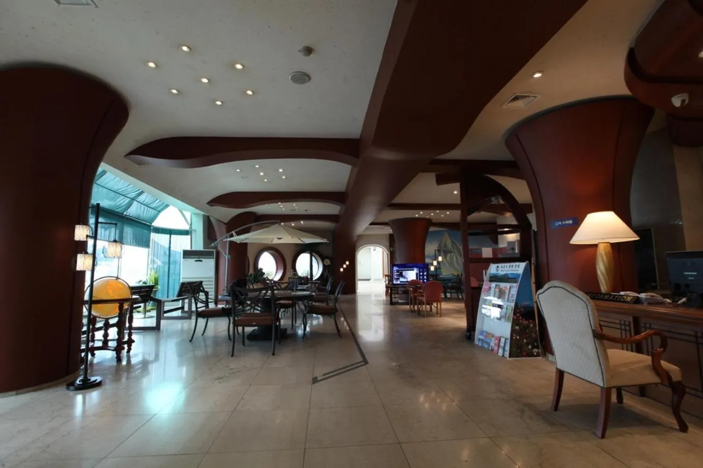 Communal lounge/ TV room in Benikea Hotel Mountain & Ocean Daepohang