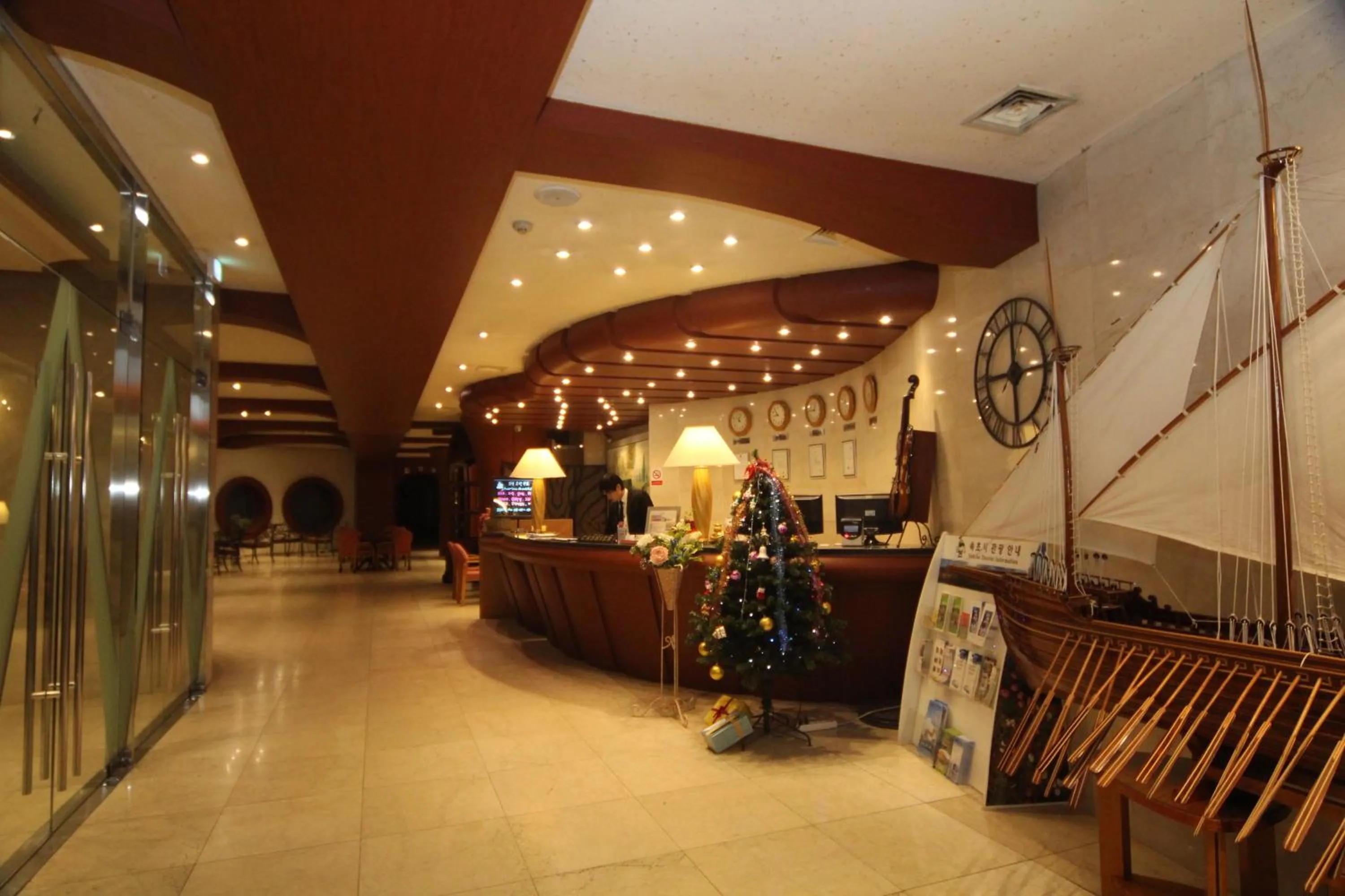 Lobby or reception in Benikea Hotel Mountain & Ocean Daepohang