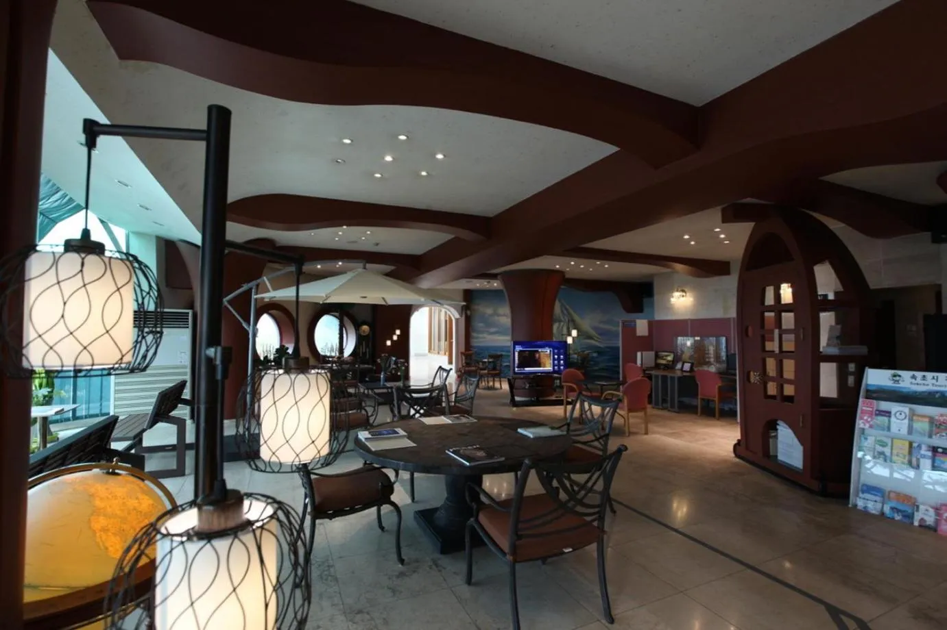 Communal lounge/ TV room in Benikea Hotel Mountain & Ocean Daepohang