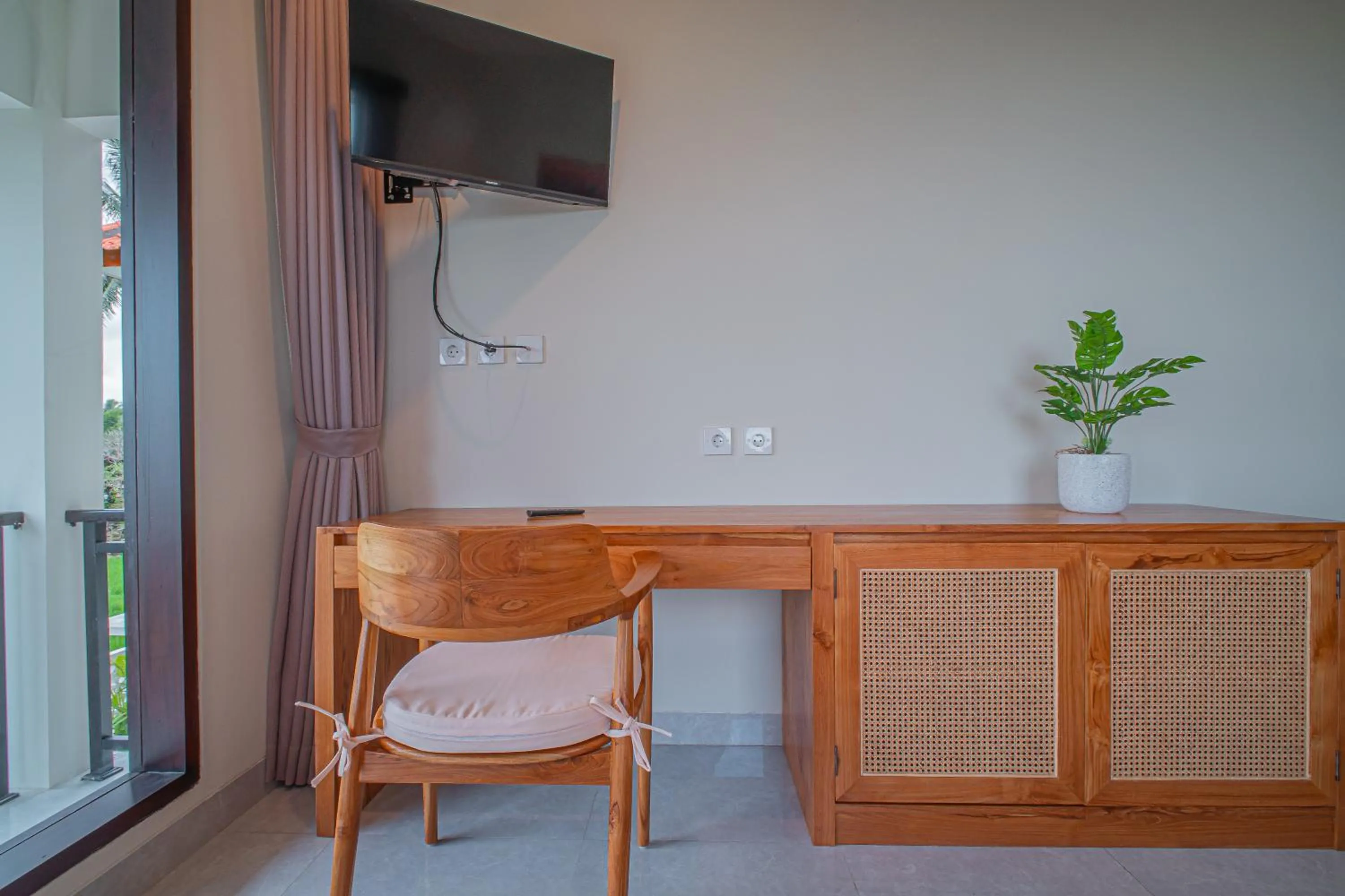 TV and multimedia in Mahadewi Sunset Villa