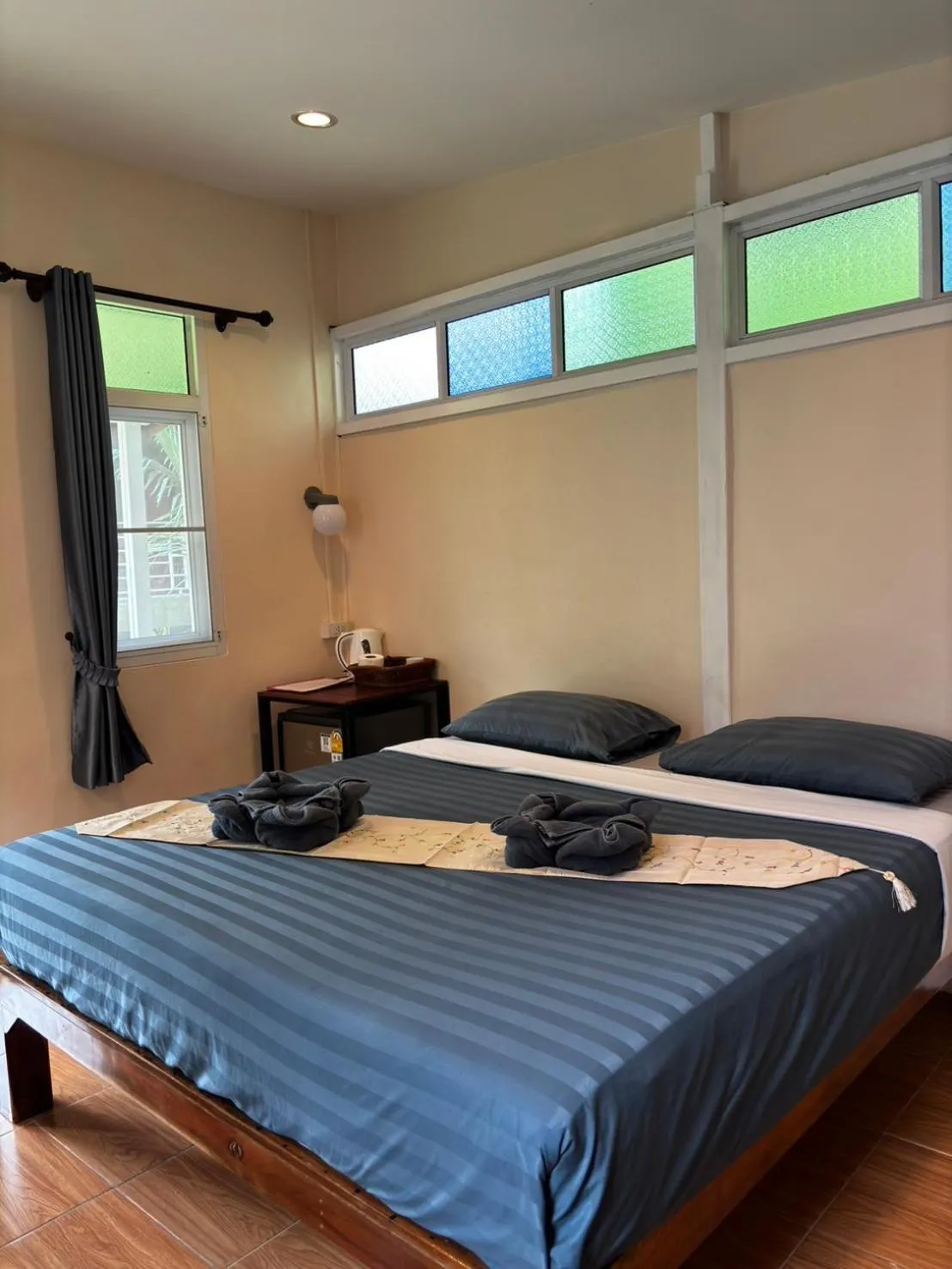 Photo of the whole room, Bed in Khao Sok Jungle Huts Resort