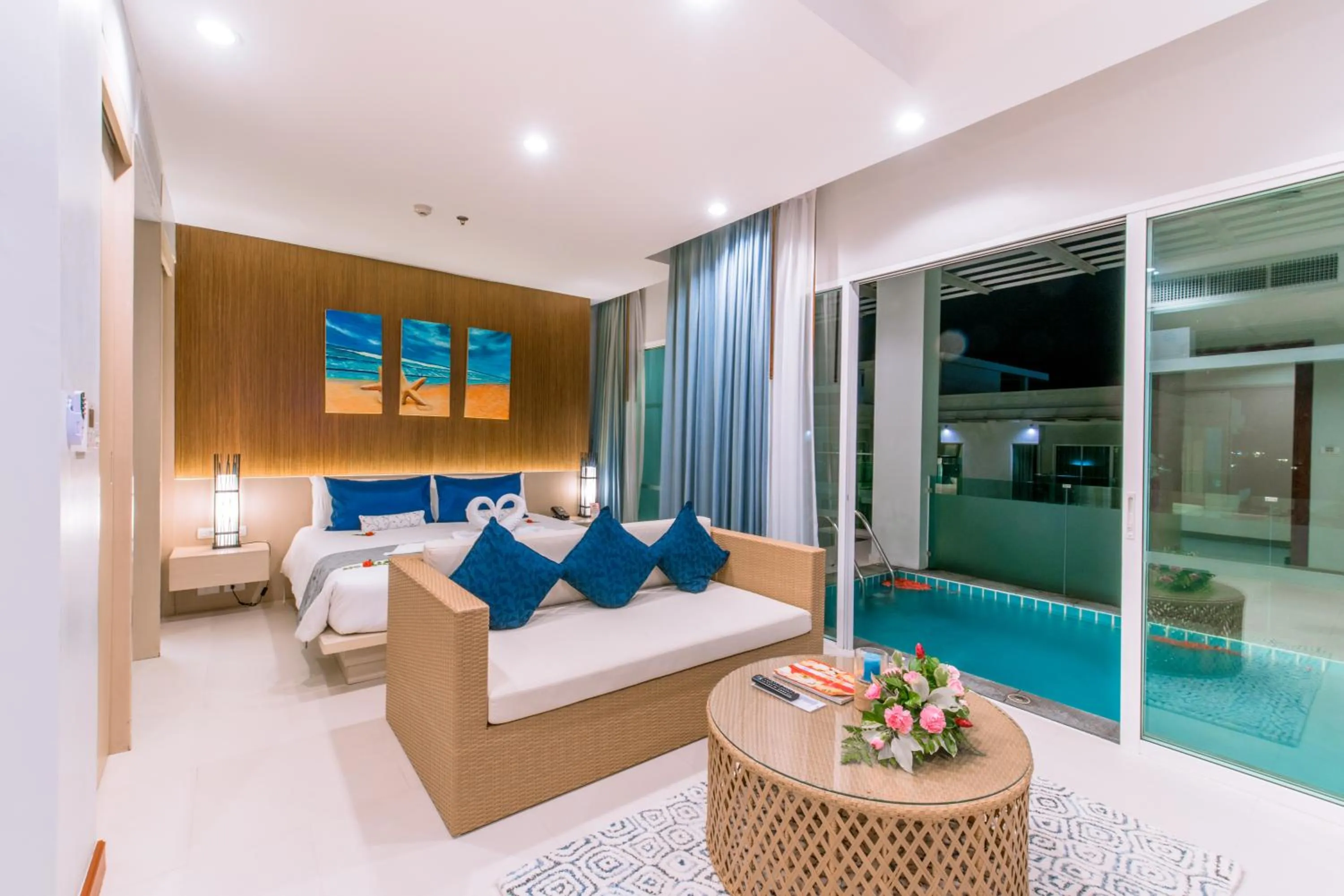 Seating area, Bed in Fishermens Harbour Urban Resort - SHA Extra Plus