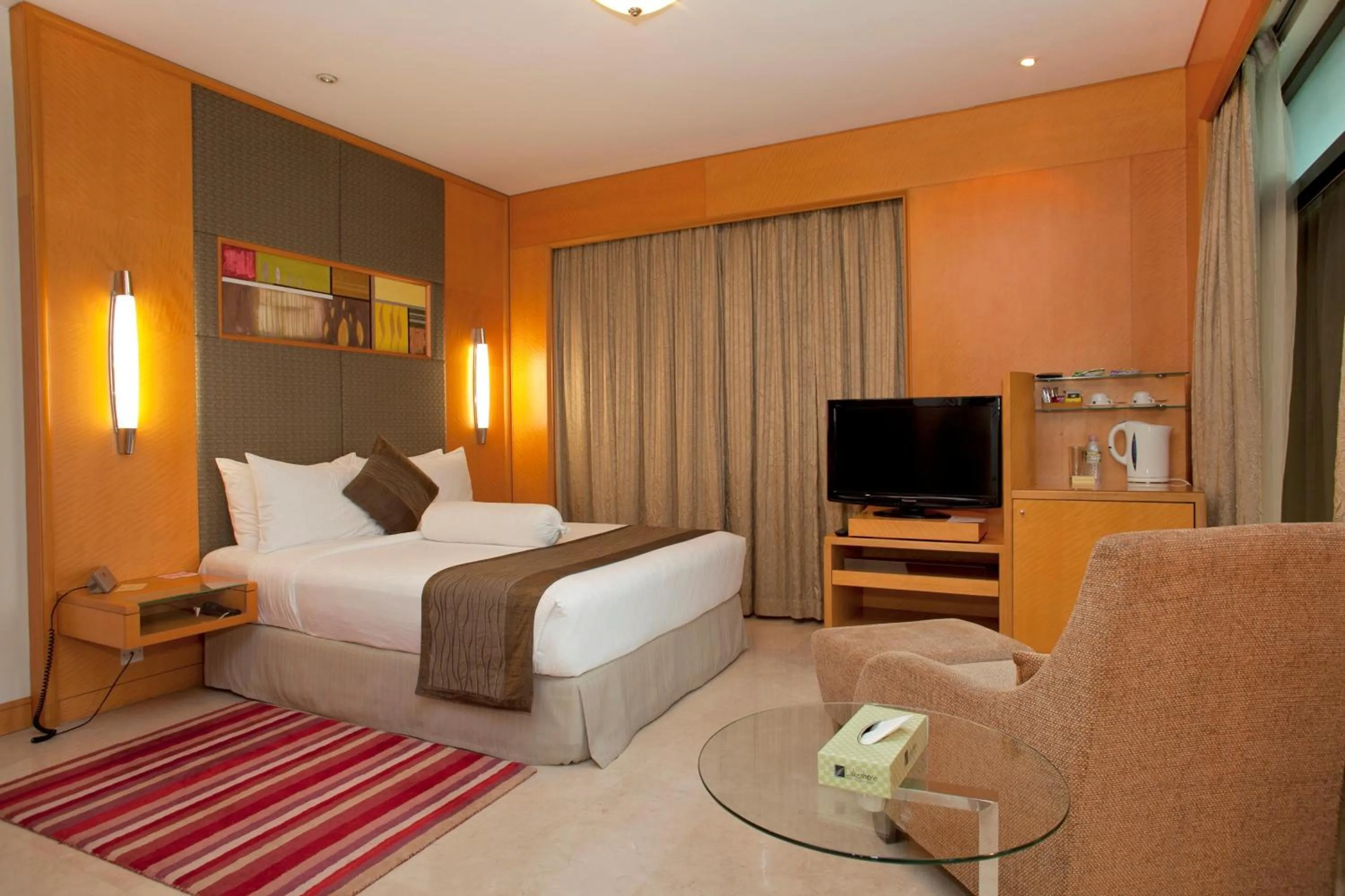 Bed in Lakeshore Hotel & Apartments