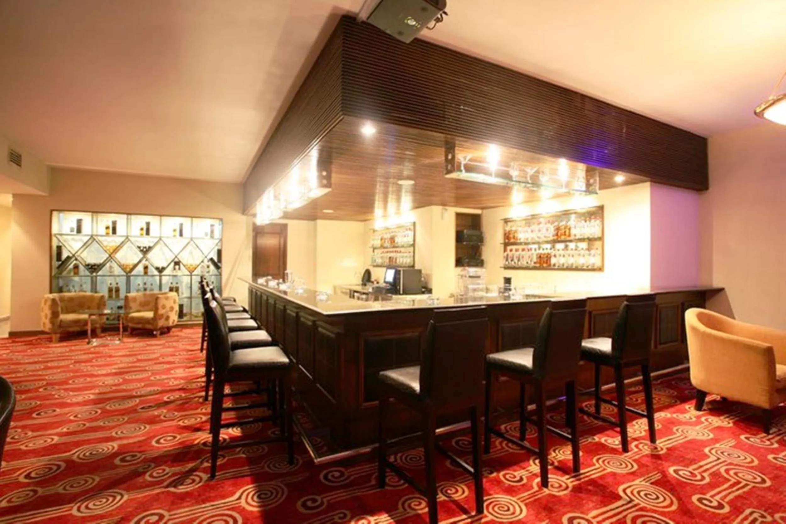 Drinks in Lakeshore Hotel & Apartments