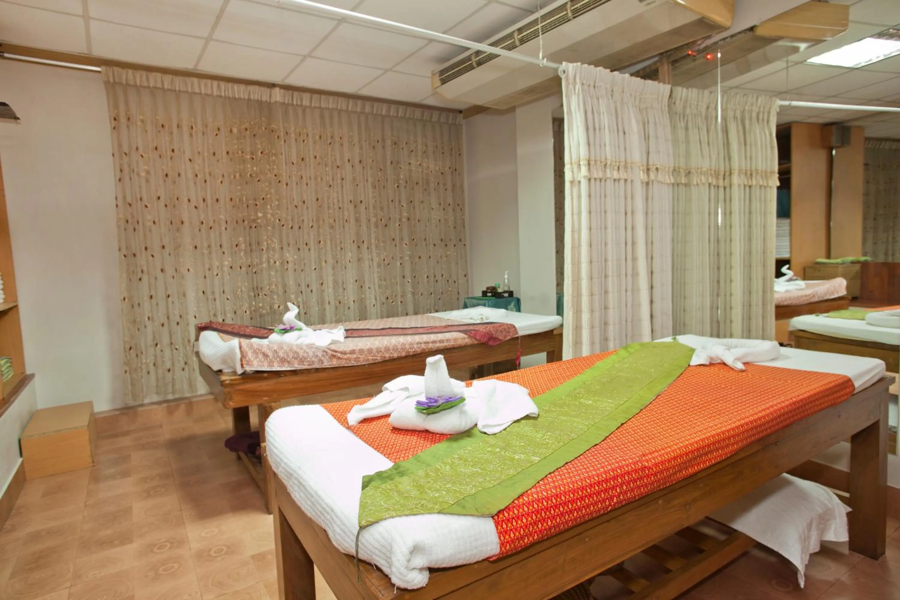 Spa and wellness centre/facilities, Bed in Lakeshore Hotel & Apartments