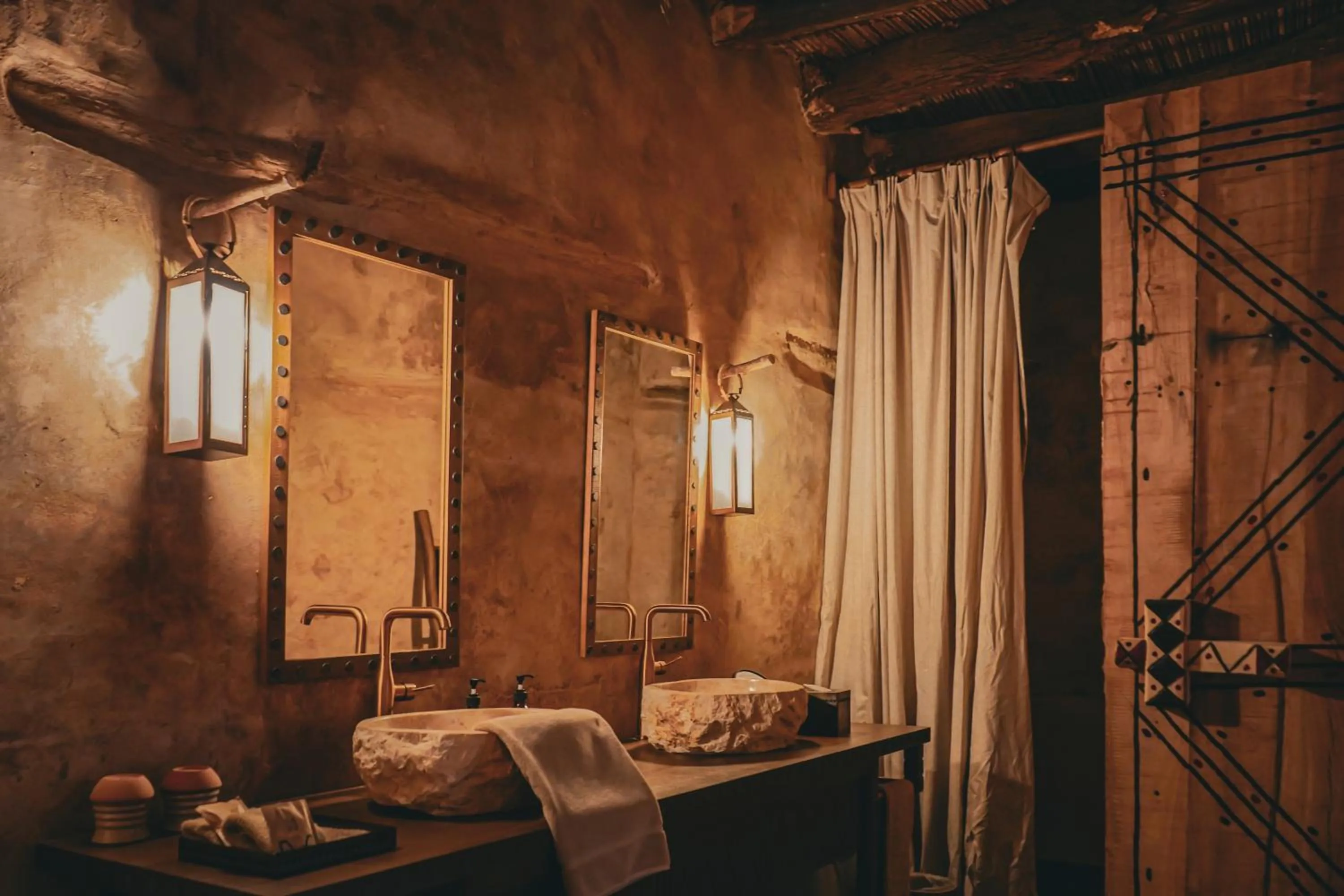 Shower, Bed in Dar Tantora The House Hotel