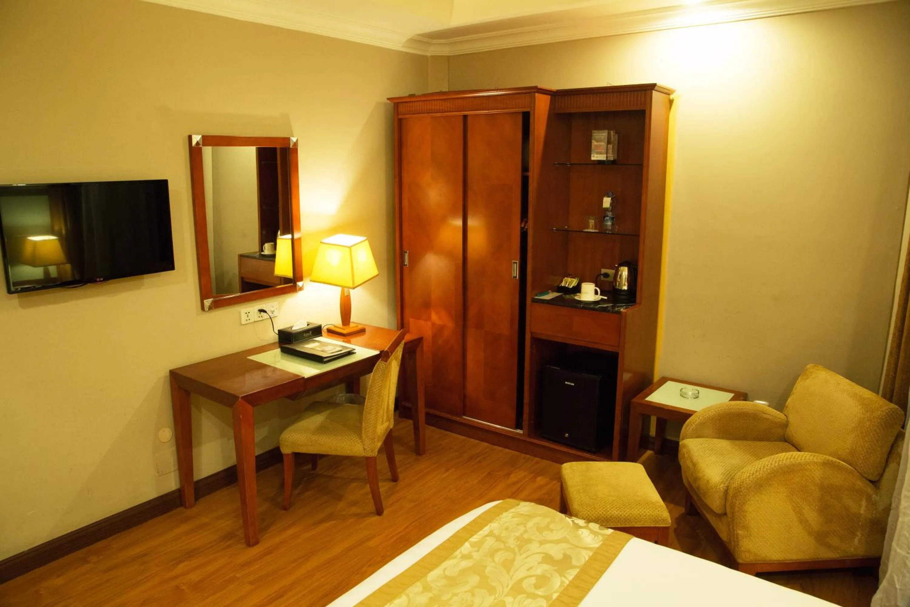 Bedroom, Bed in Jupiter International Hotel - Cazanchis