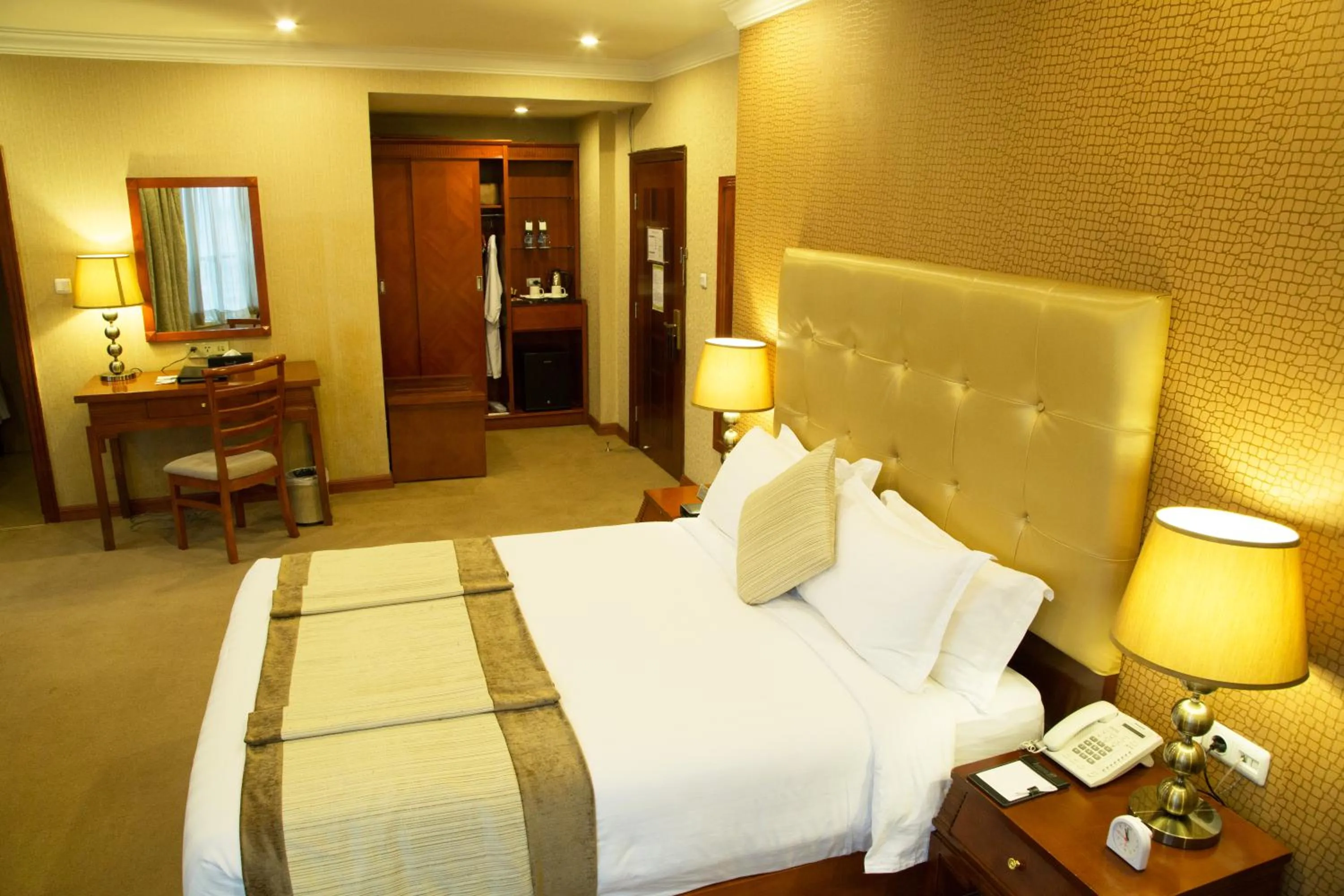 Bedroom, Bed in Jupiter International Hotel - Cazanchis