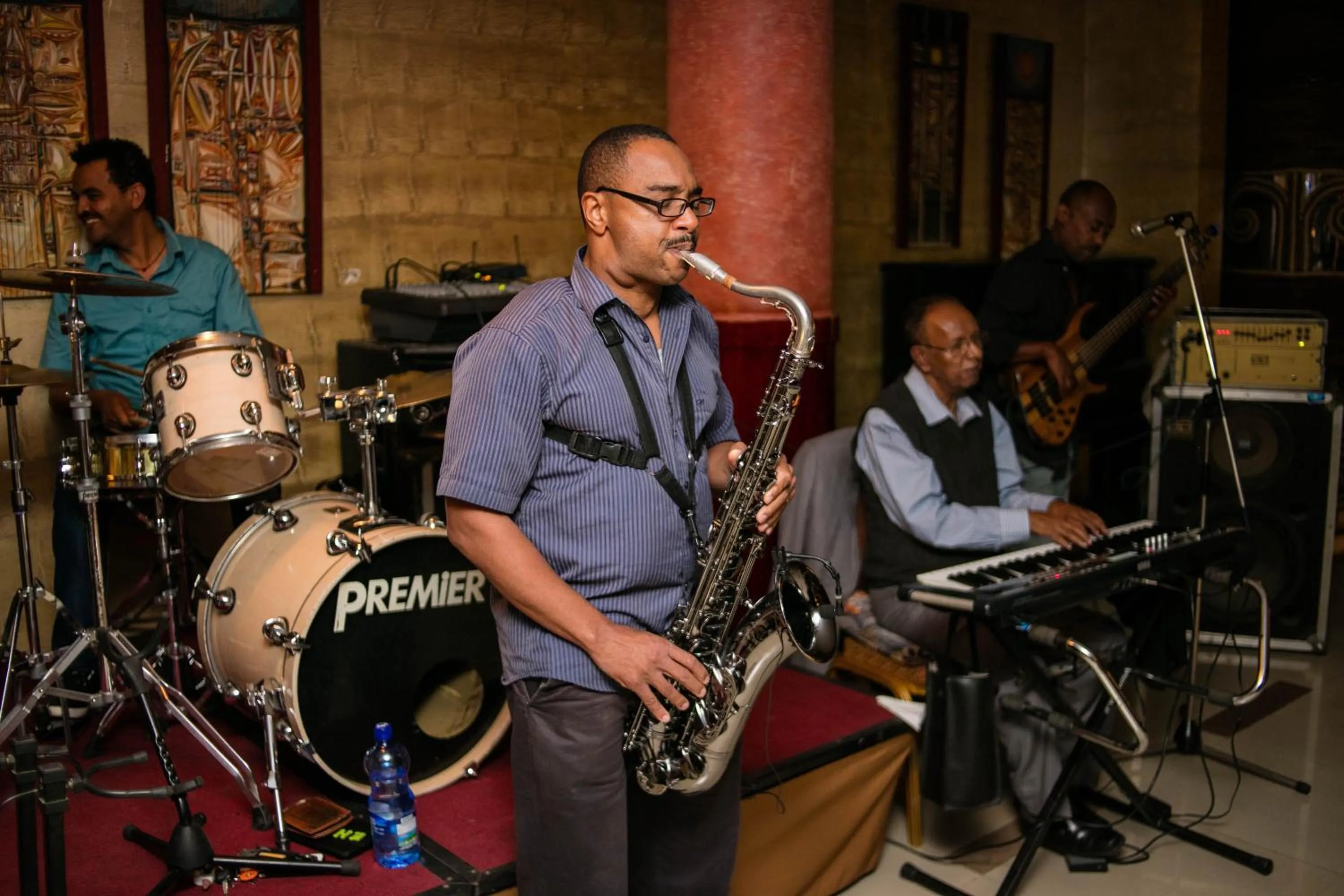 Evening entertainment in Jupiter International Hotel - Cazanchis