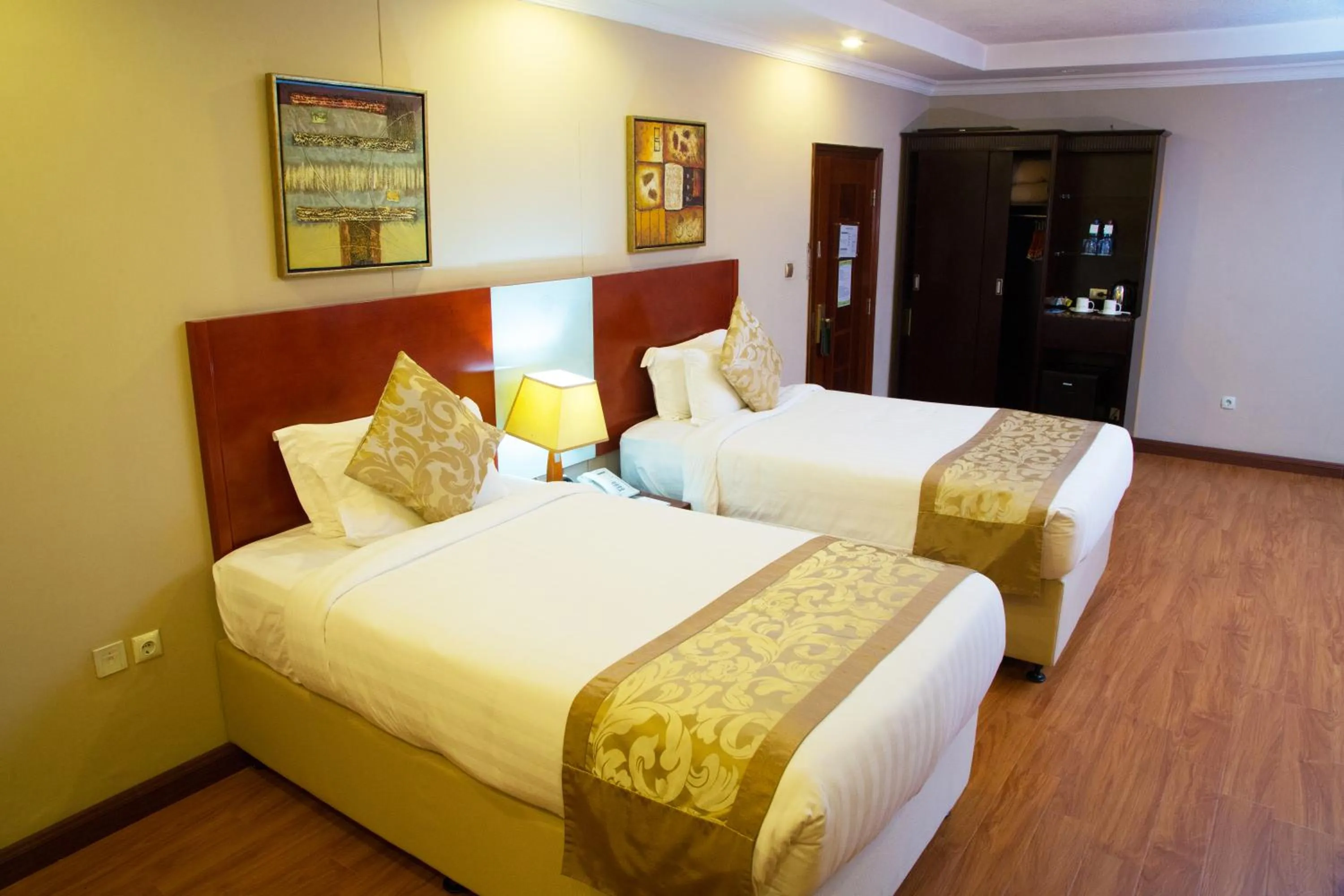 Bedroom, Bed in Jupiter International Hotel - Cazanchis