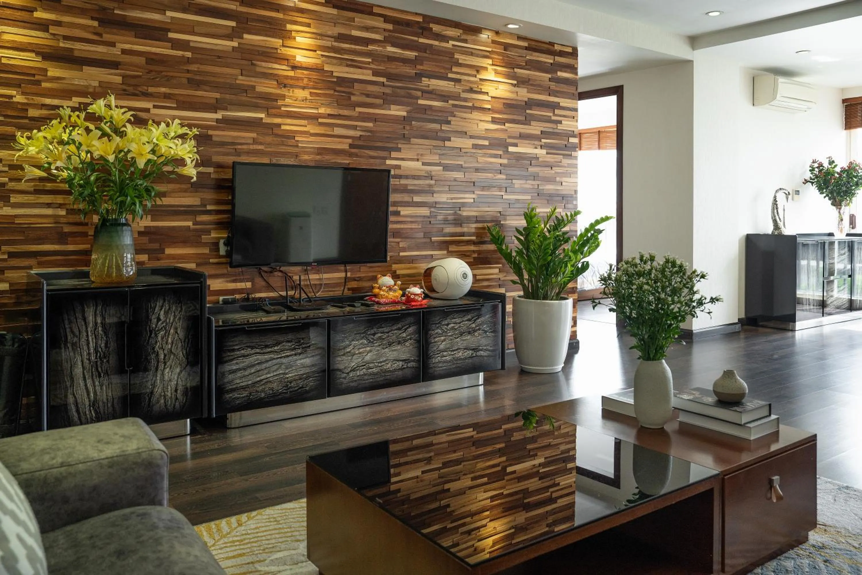 Communal lounge/ TV room in Viet Vuong Building Ha Noi Capital