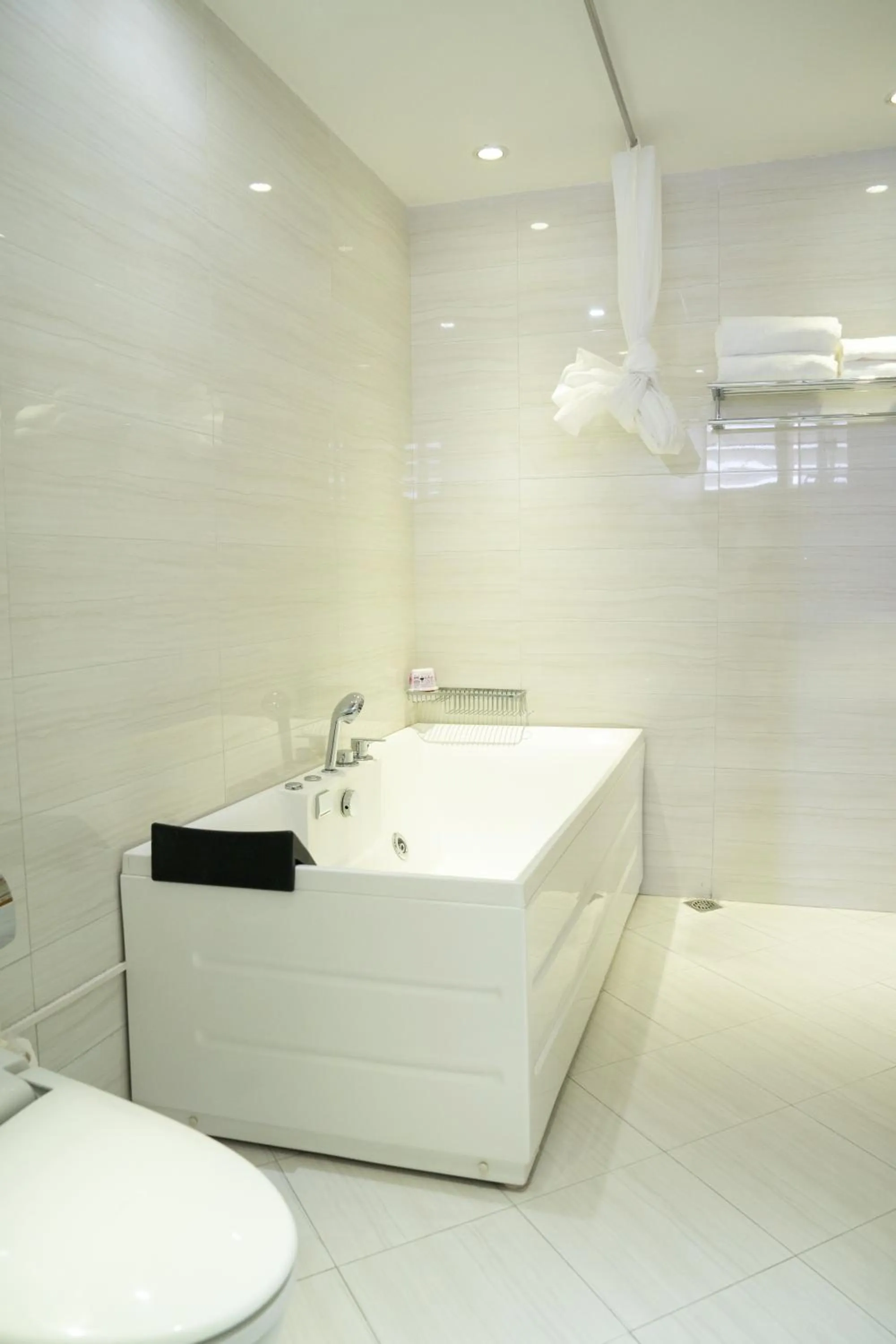 Bathroom in Viet Vuong Building Ha Noi Capital