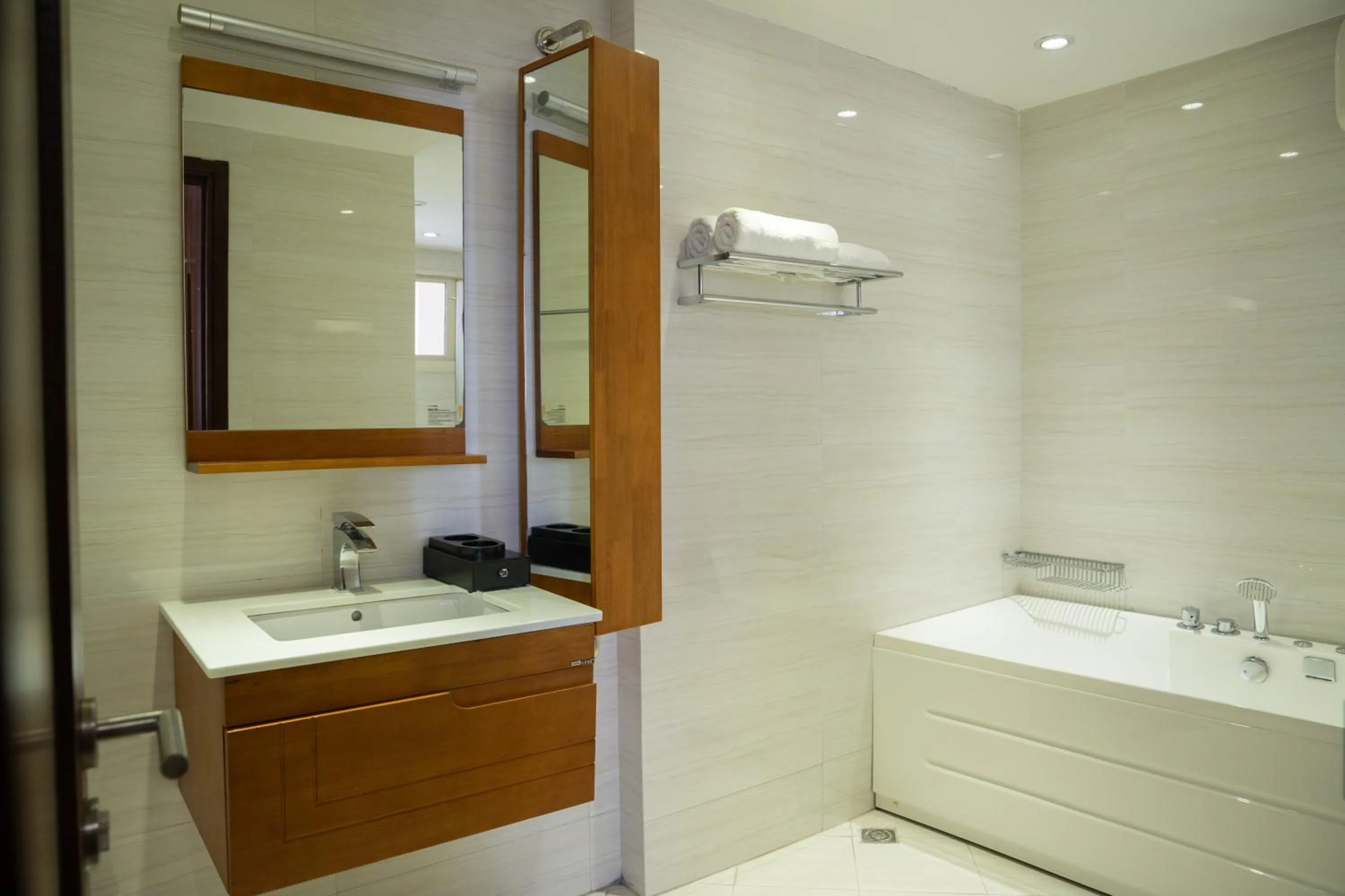Shower in Viet Vuong Building Ha Noi Capital