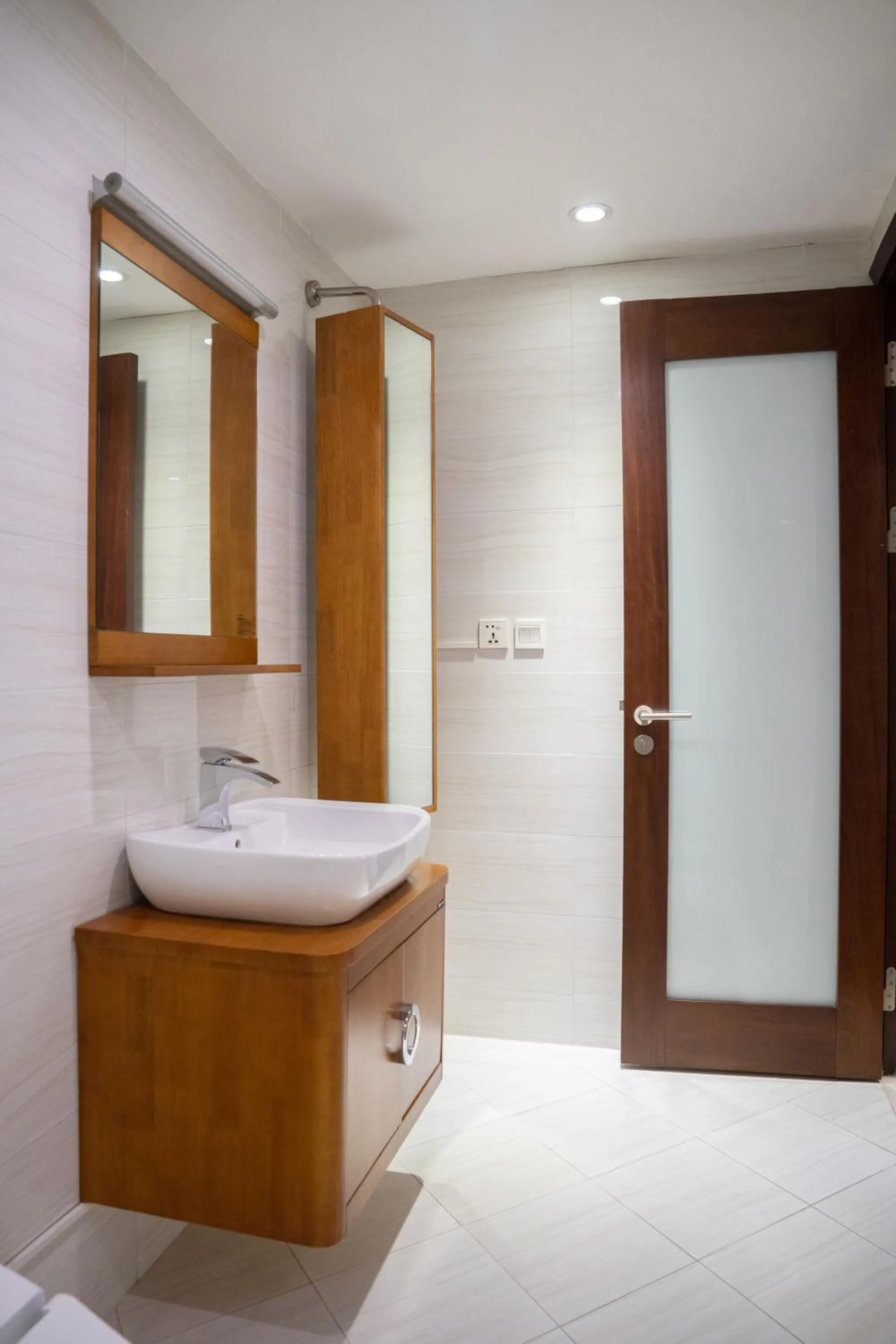 Shower in Viet Vuong Building Ha Noi Capital