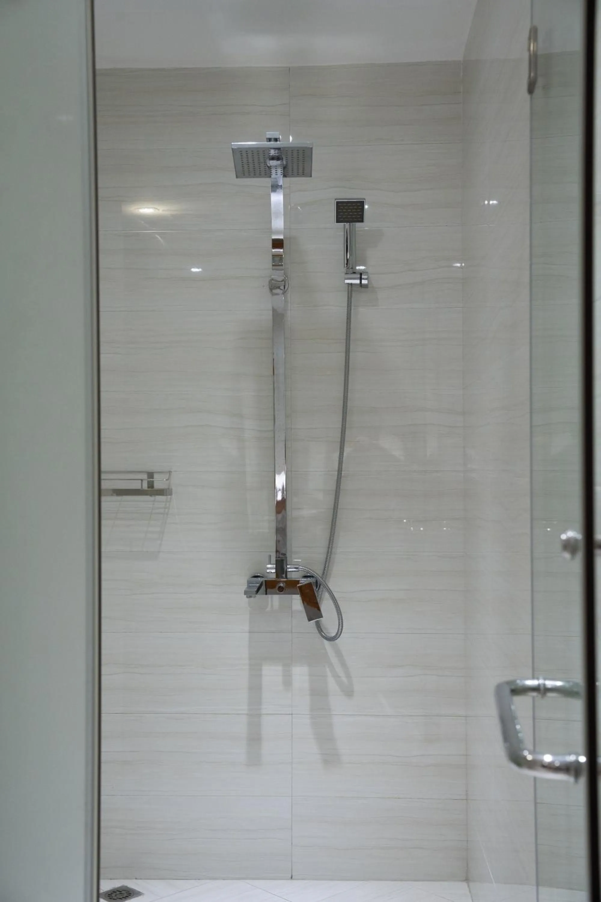 Shower in Viet Vuong Building Ha Noi Capital
