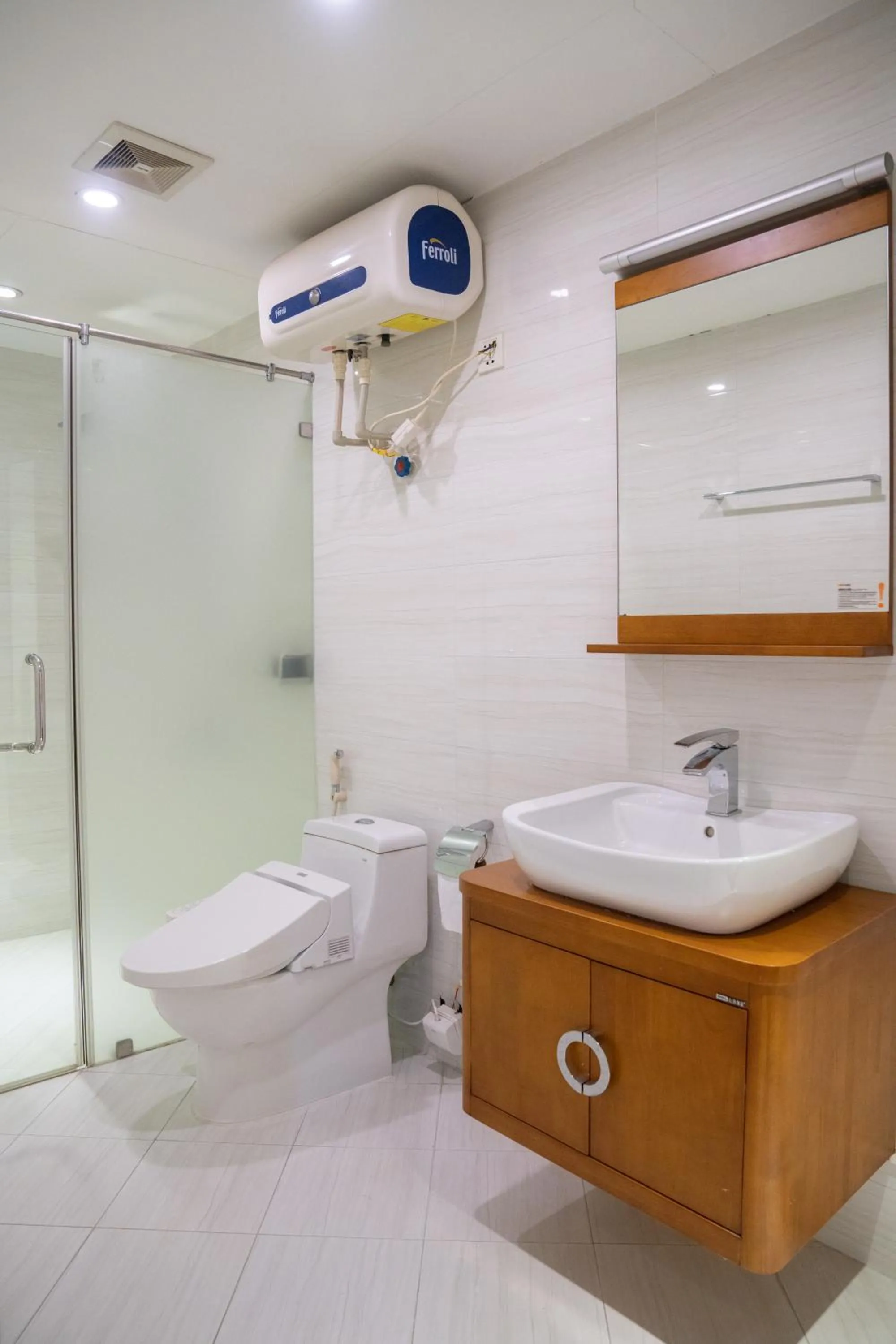 Shower in Viet Vuong Building Ha Noi Capital