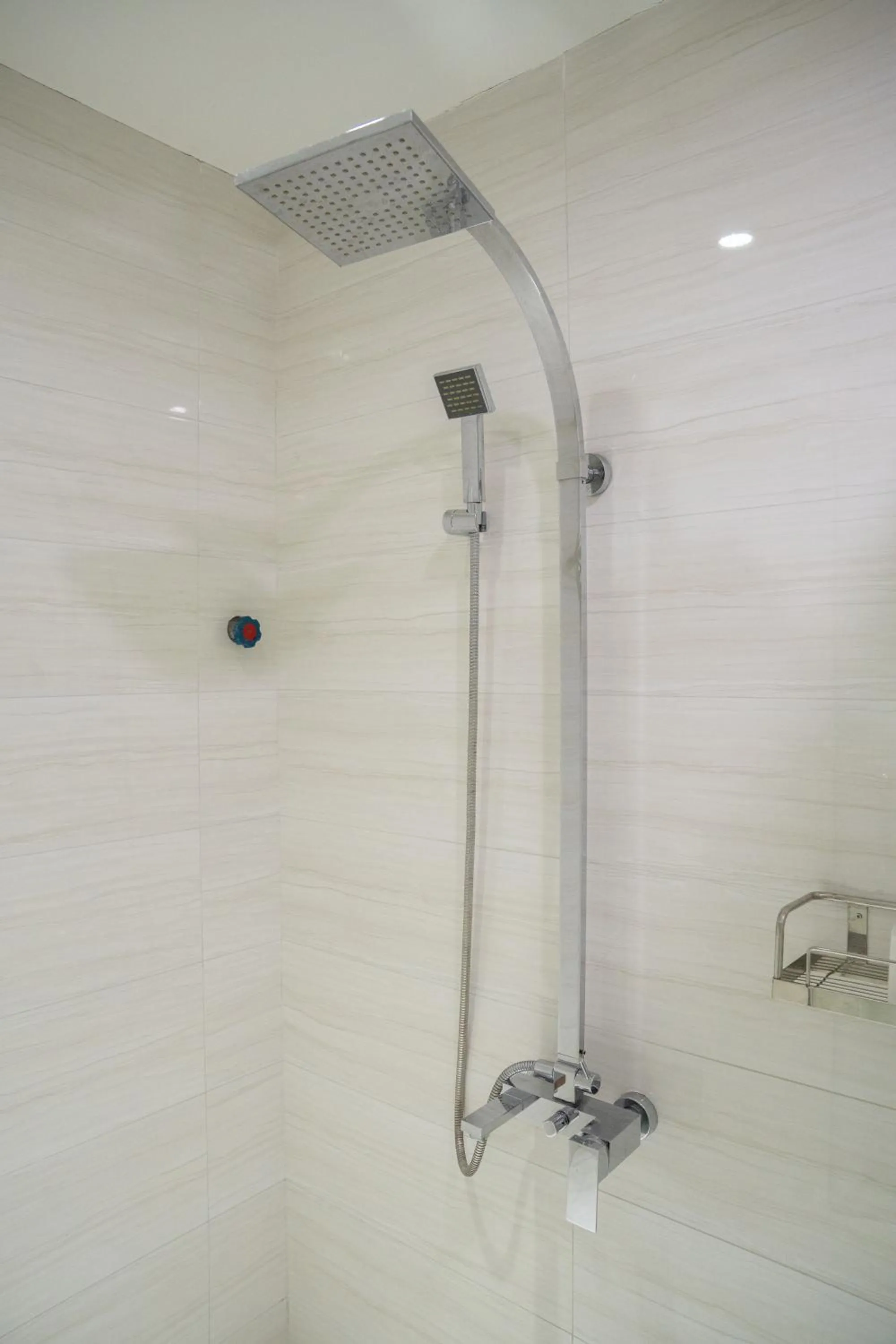 Shower in Viet Vuong Building Ha Noi Capital