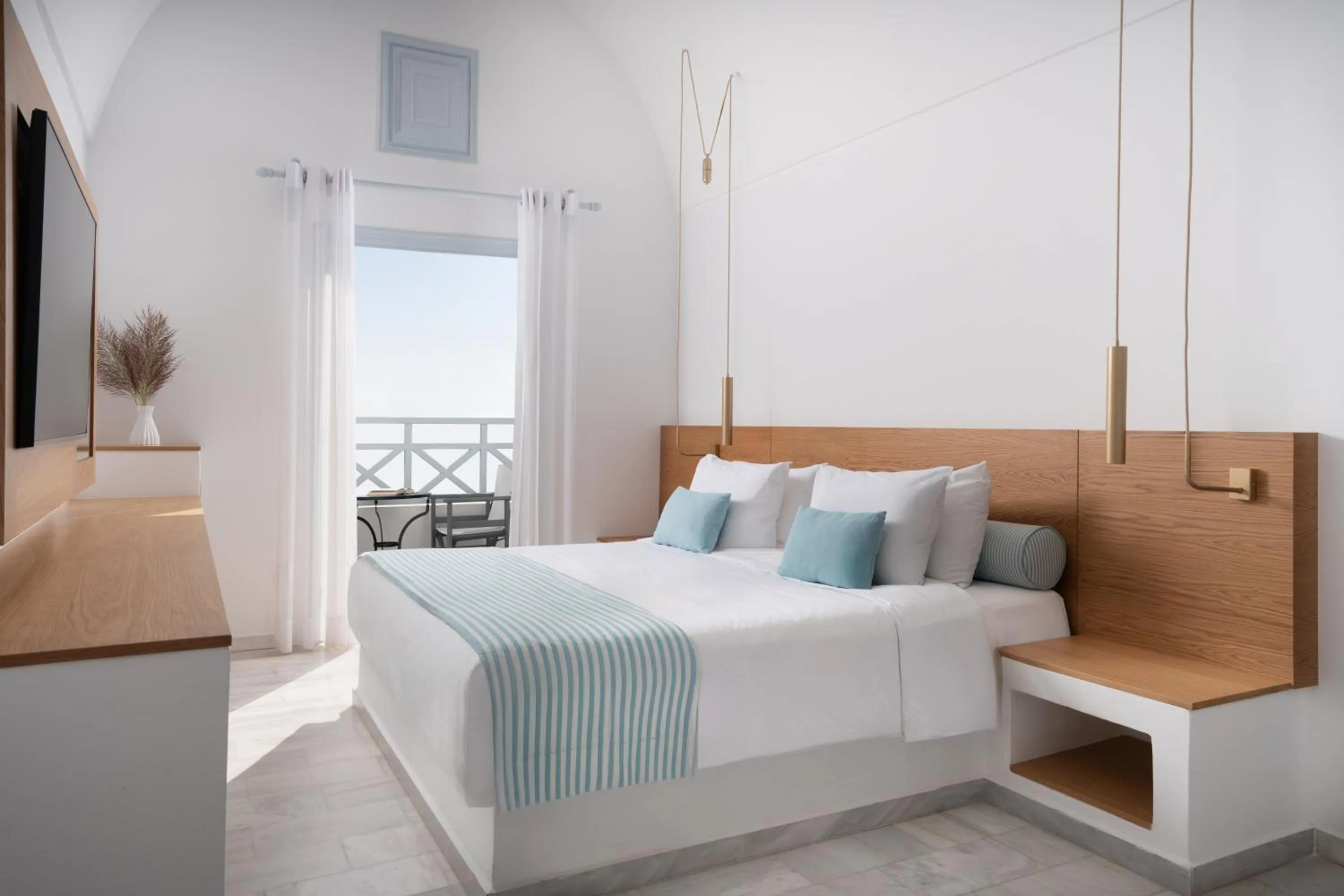 Bed in Santorini Kastelli Resort