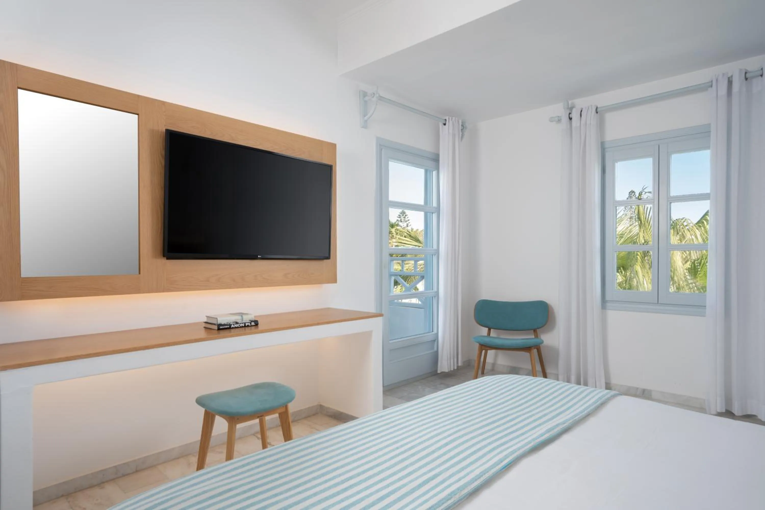 Bed in Santorini Kastelli Resort