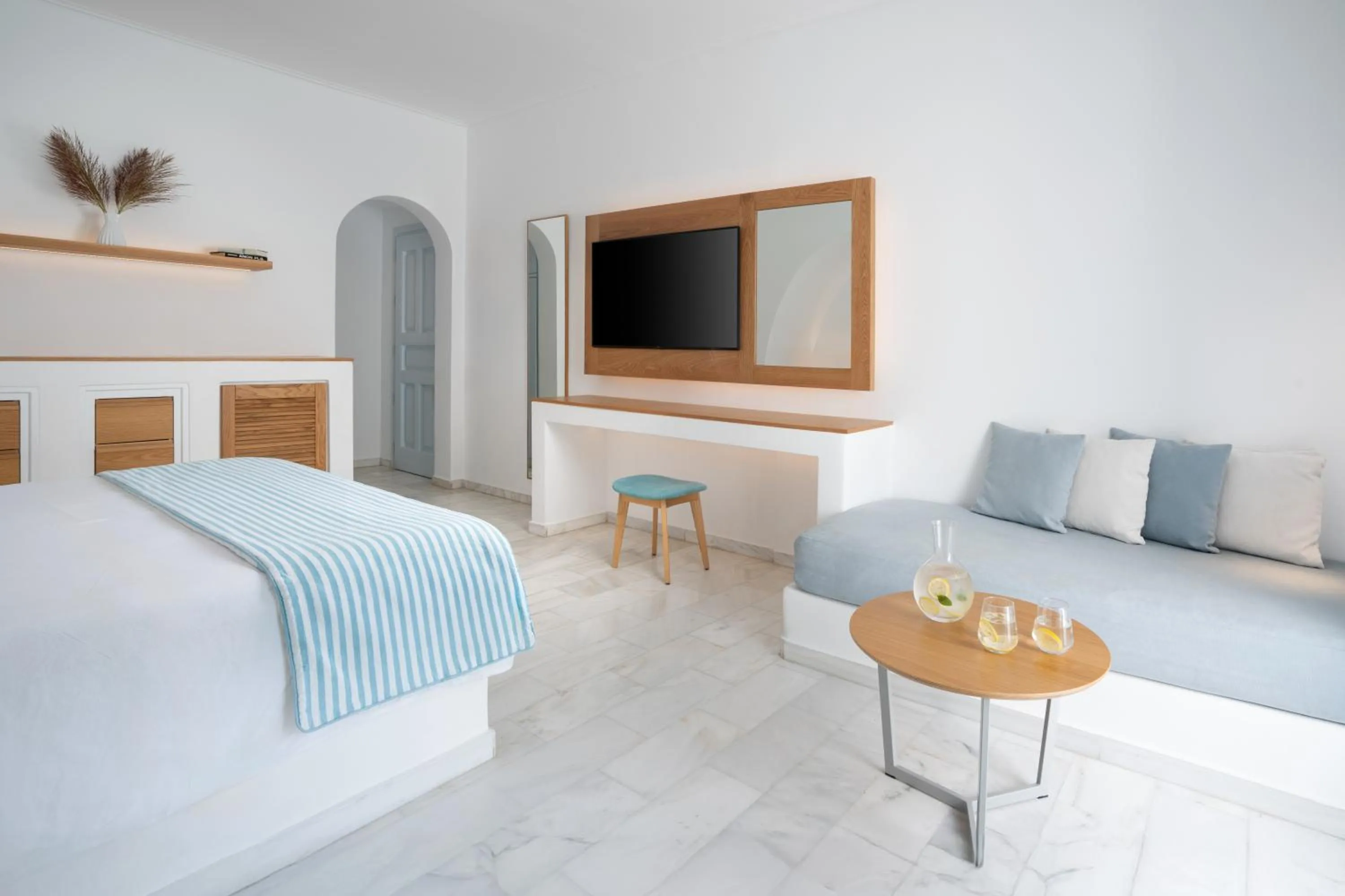 Bed in Santorini Kastelli Resort