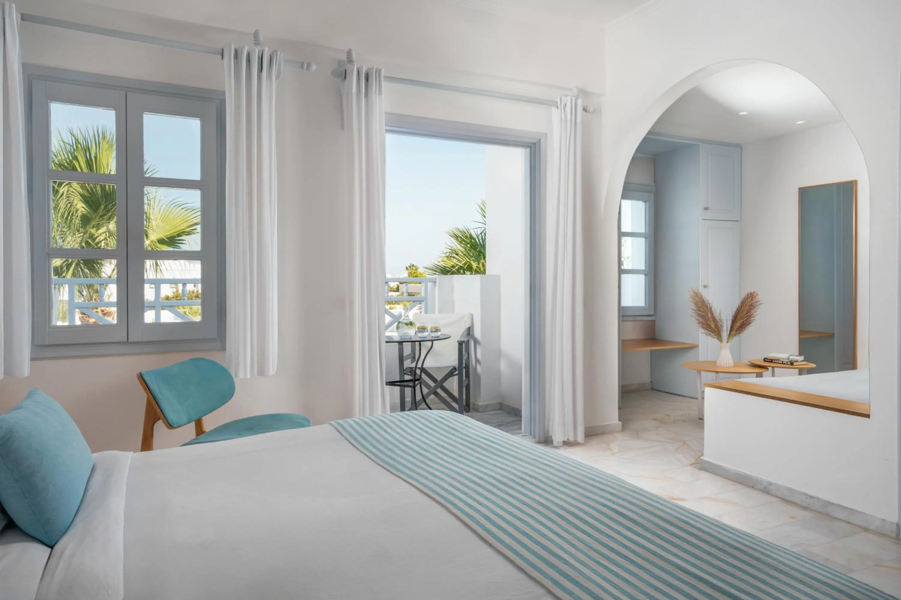 Bed in Santorini Kastelli Resort