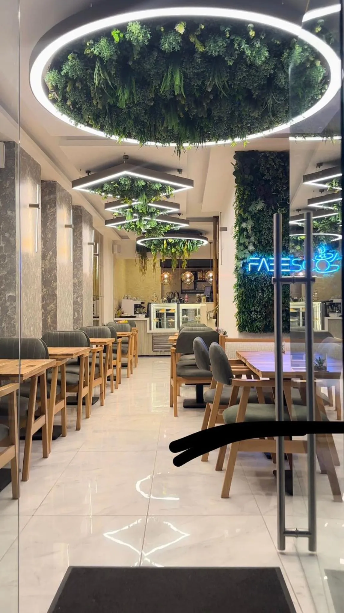 Restaurant/places to eat in Fabesco Suite