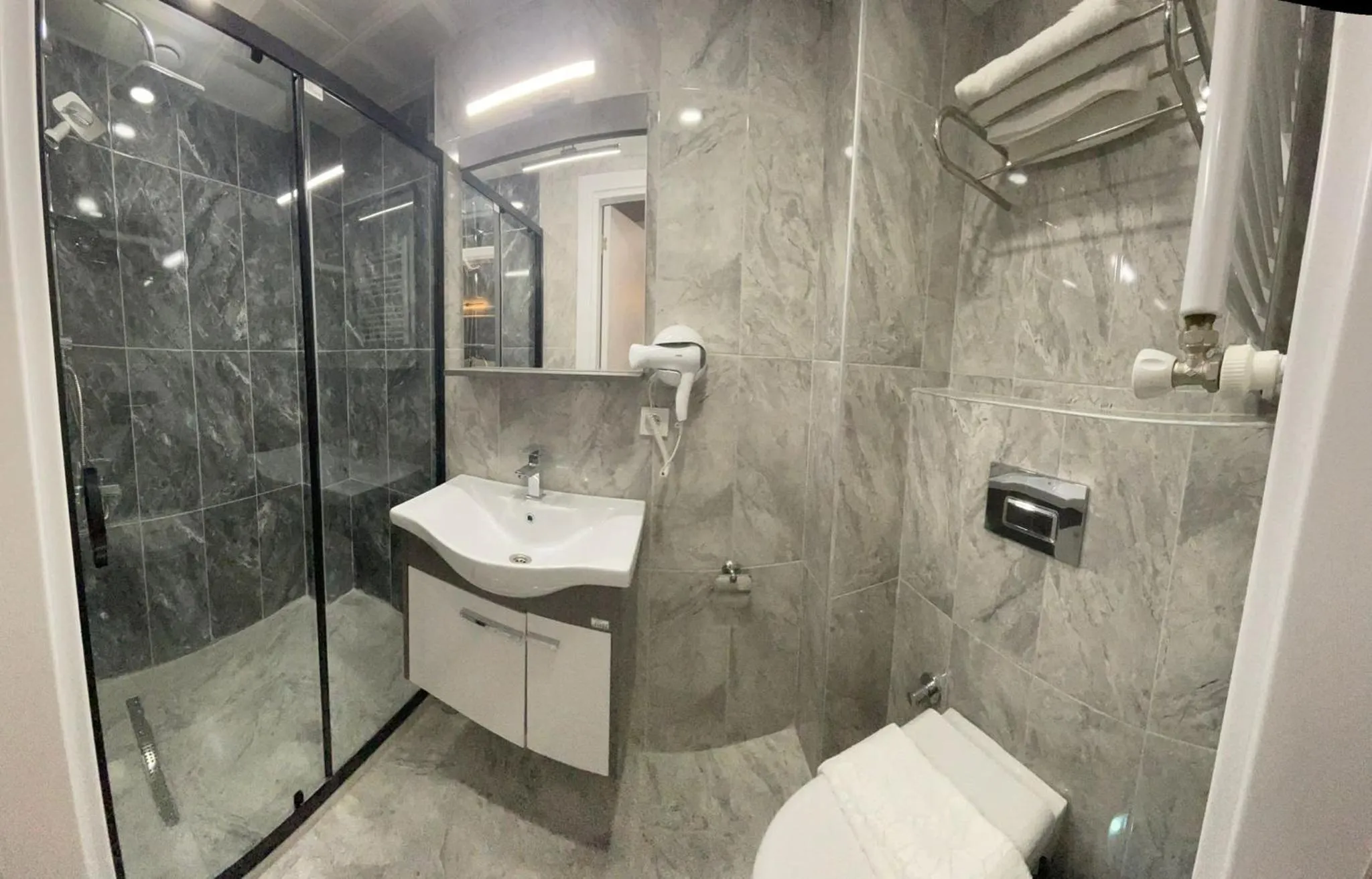 Shower in Fabesco Suite