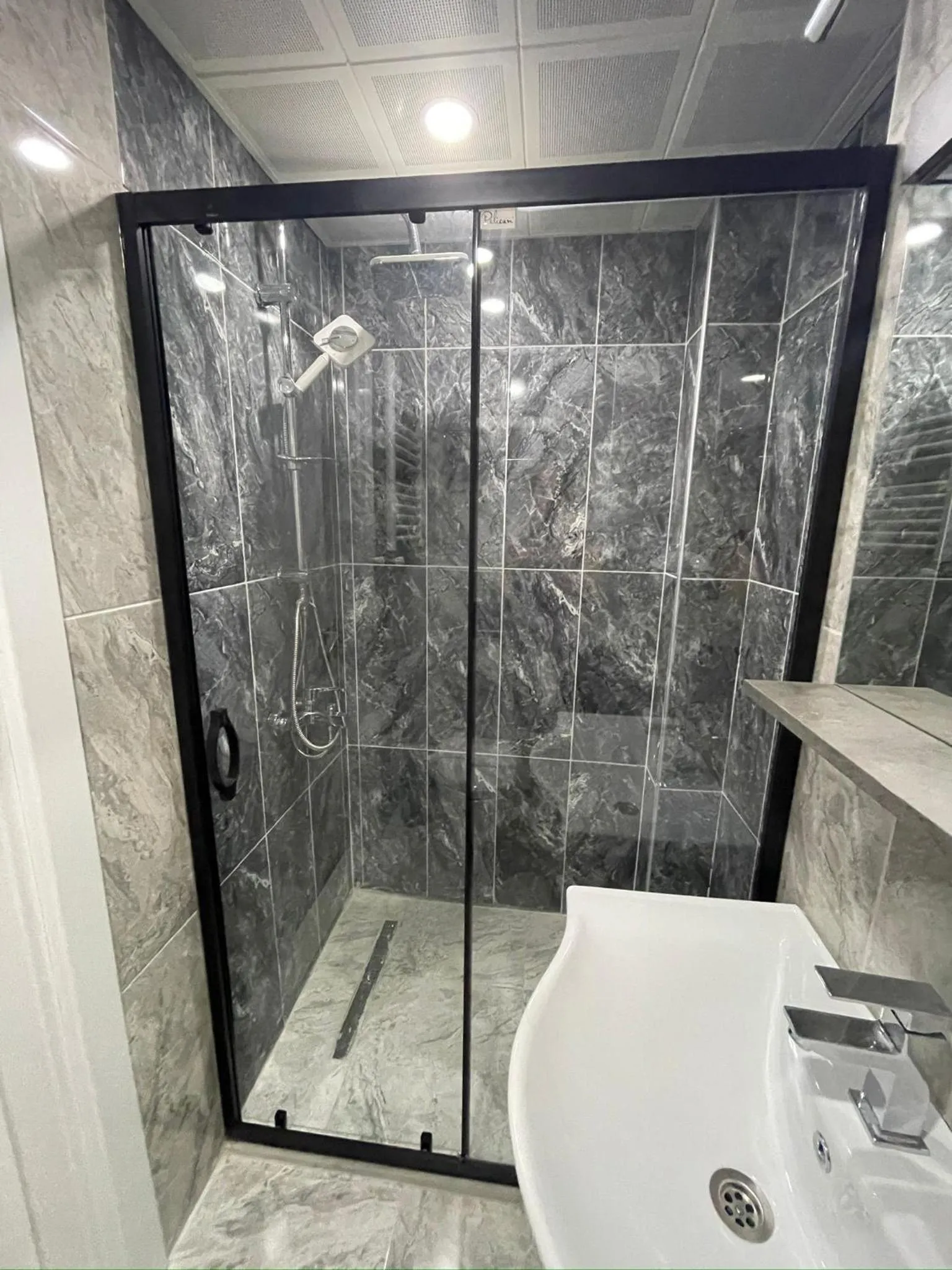 Shower in Fabesco Suite