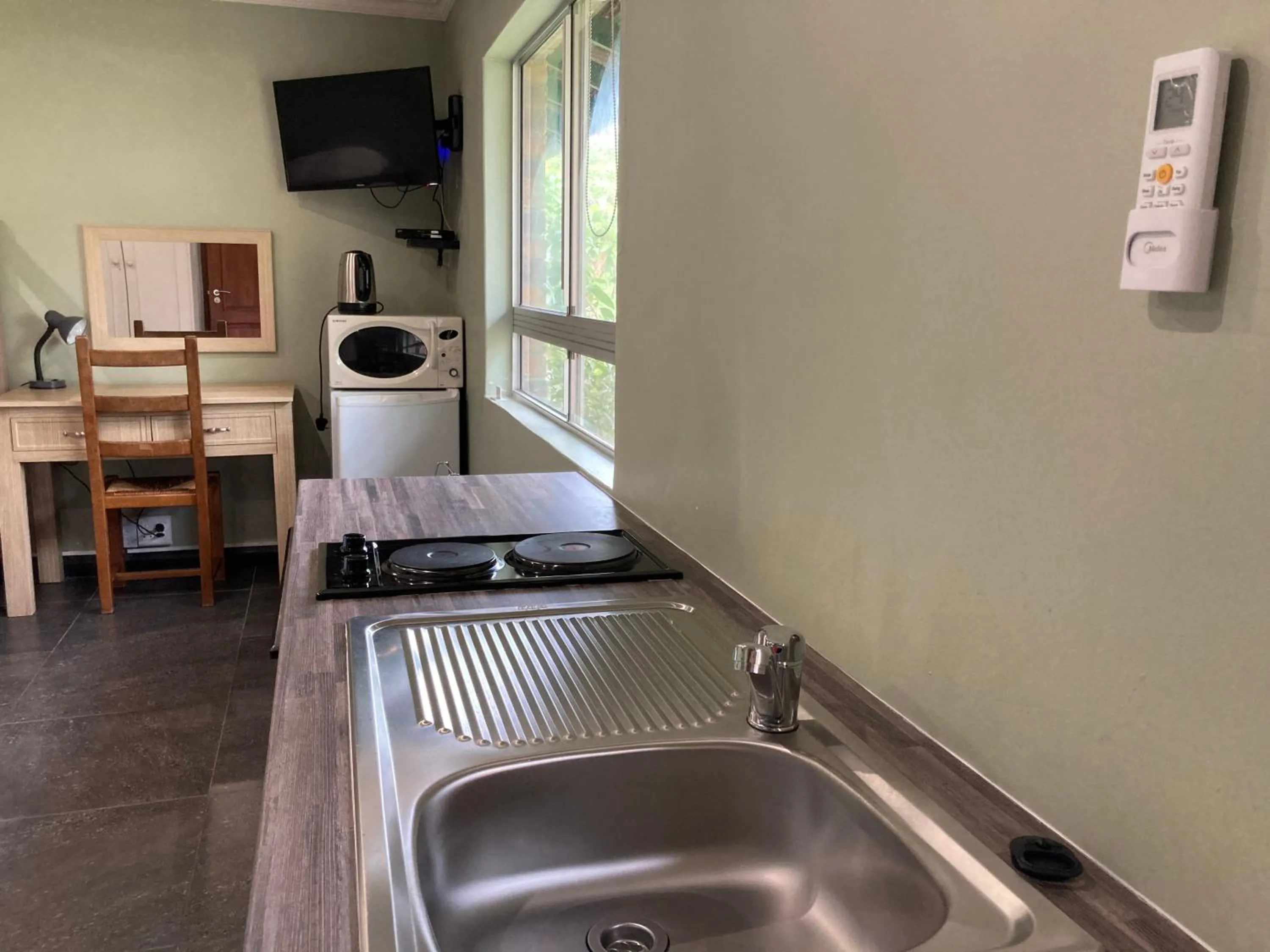 Kitchen or kitchenette in ilanda Guest House