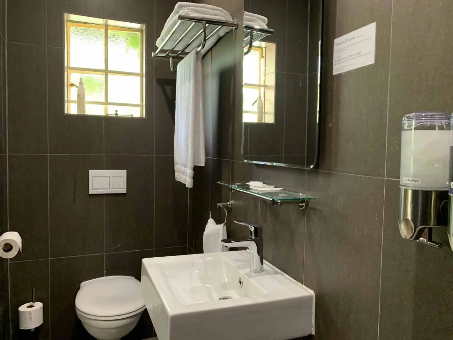 Toilet in ilanda Guest House