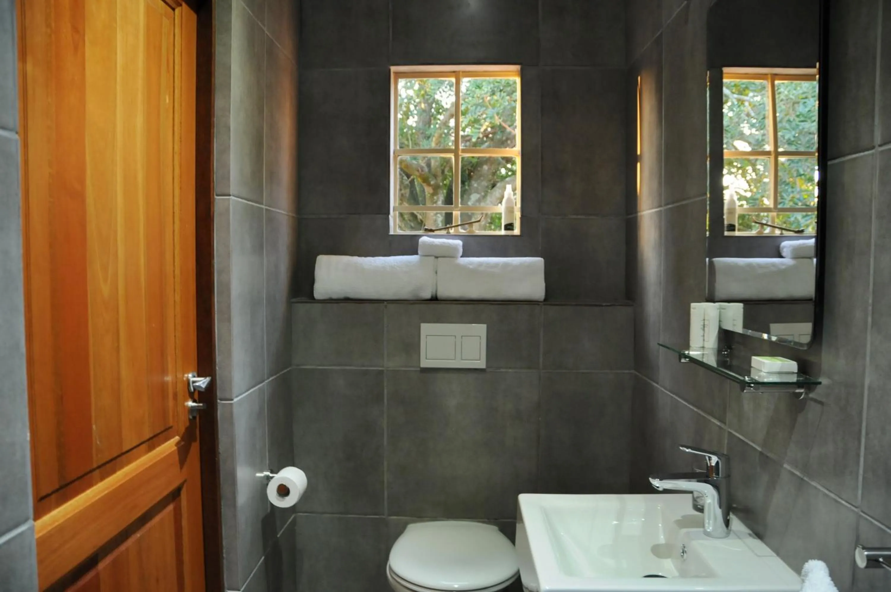 Toilet in ilanda Guest House