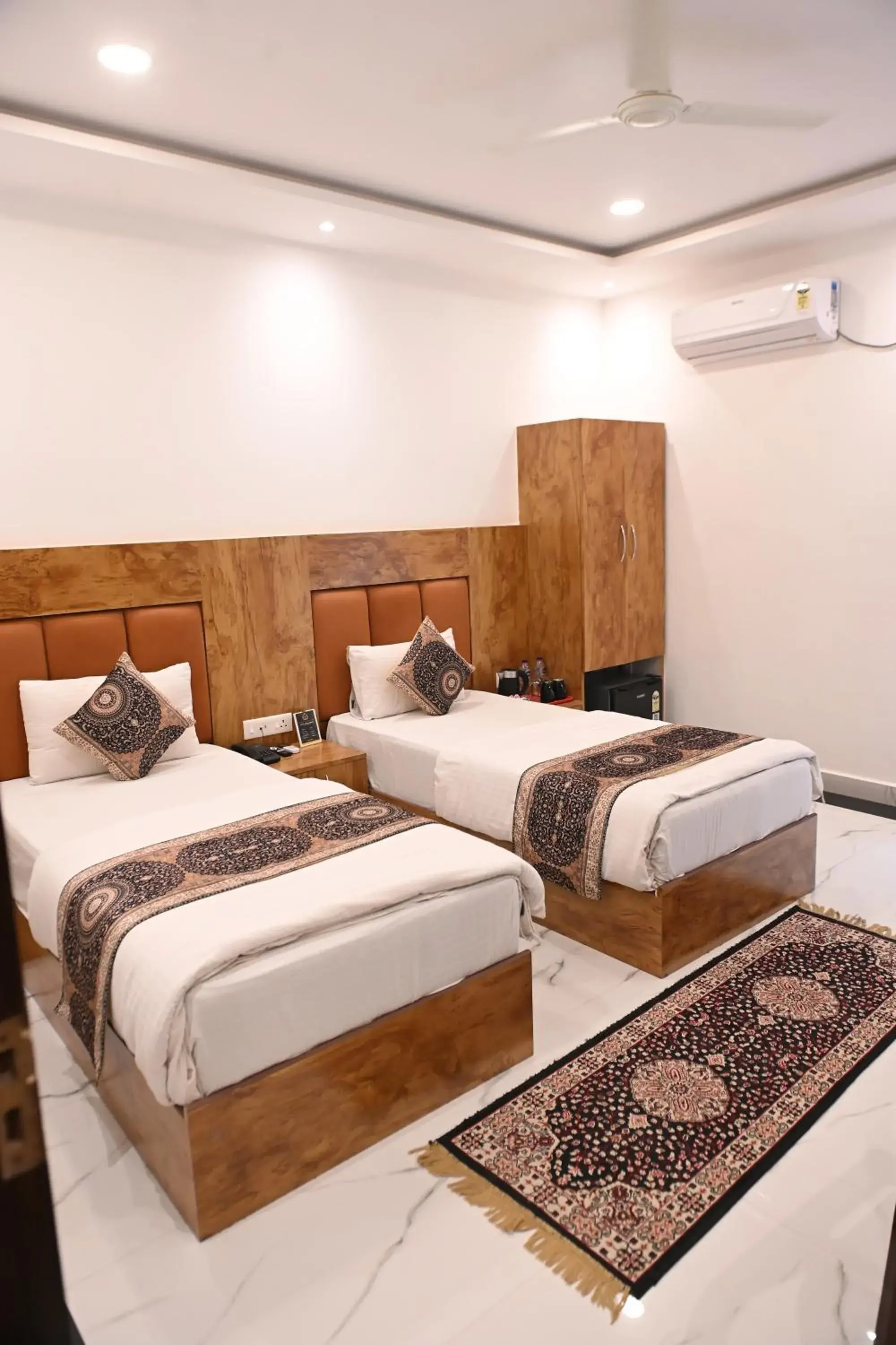 Deluxe Twin Room in Hotel Varuna Grand Deluxe Twin Room in Hotel Varuna Grand