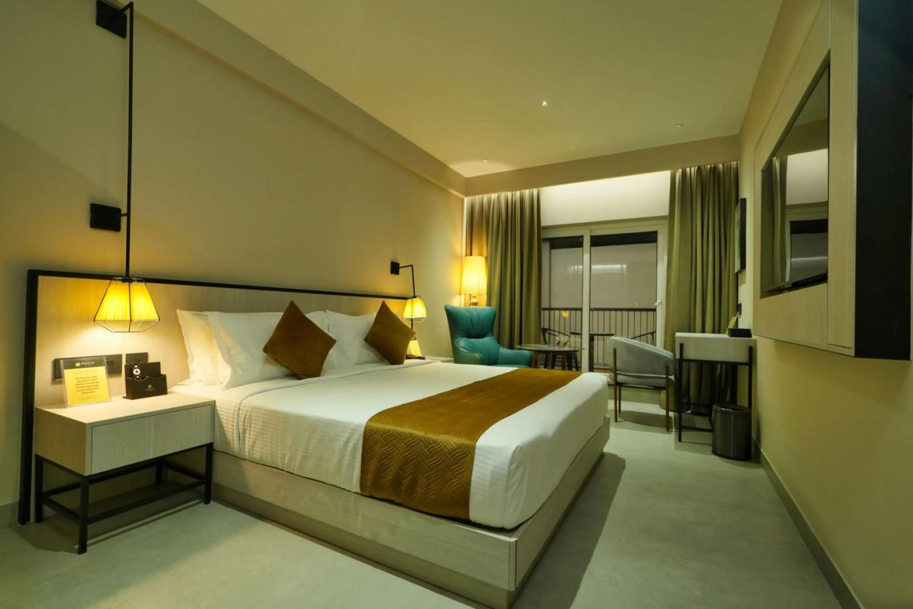 Photo of the whole room, Bed in mesta Hotel