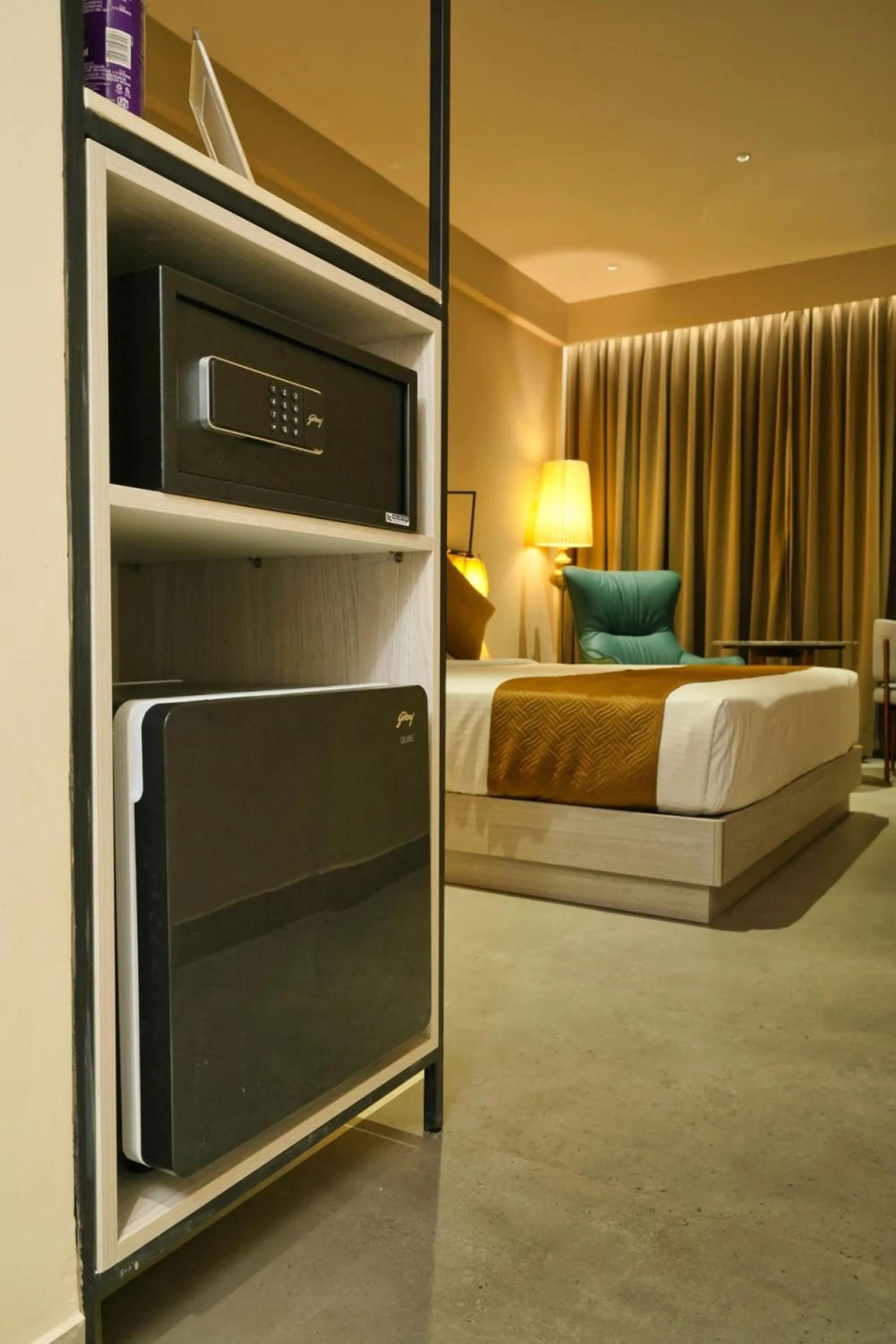 minibar, Bed in mesta Hotel