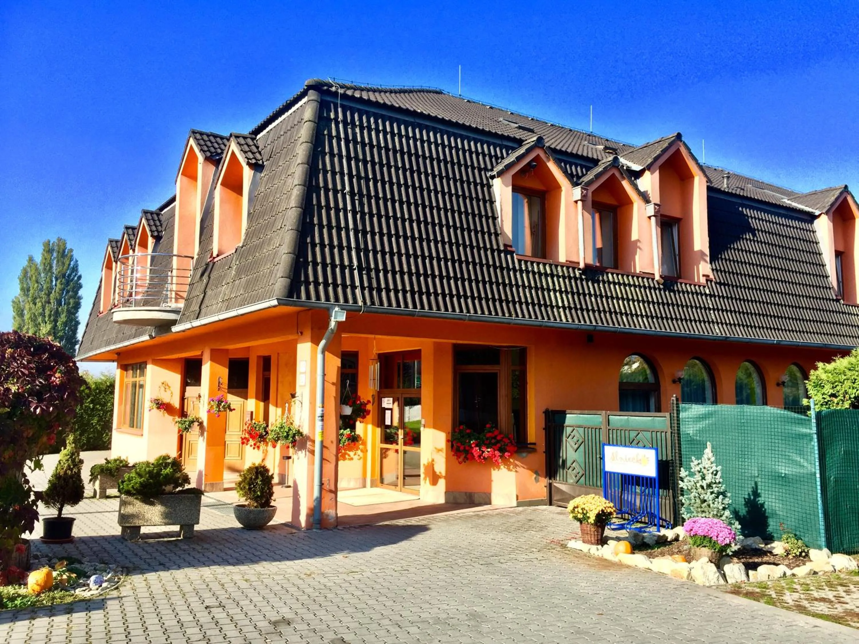 Hotel Senica, Garni