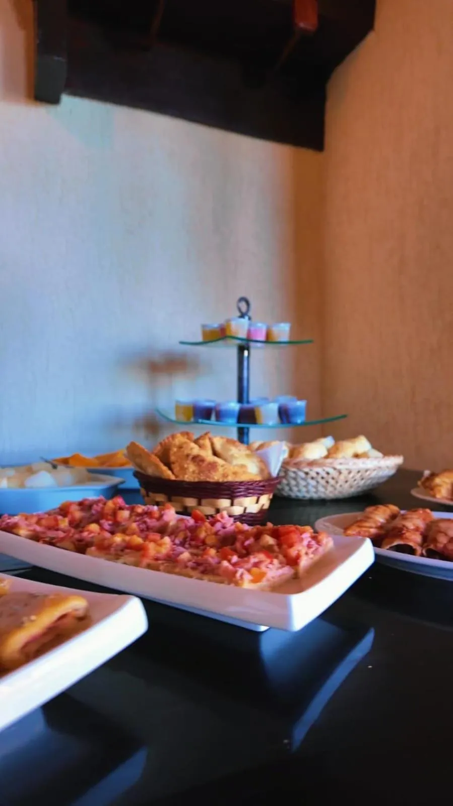 Buffet breakfast in Pousada Dos Atobás